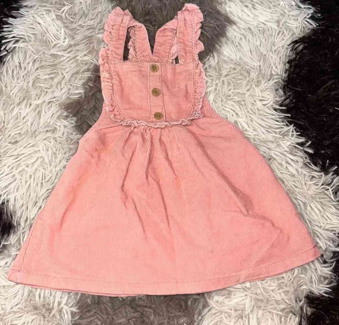 Vestido rosa para niña