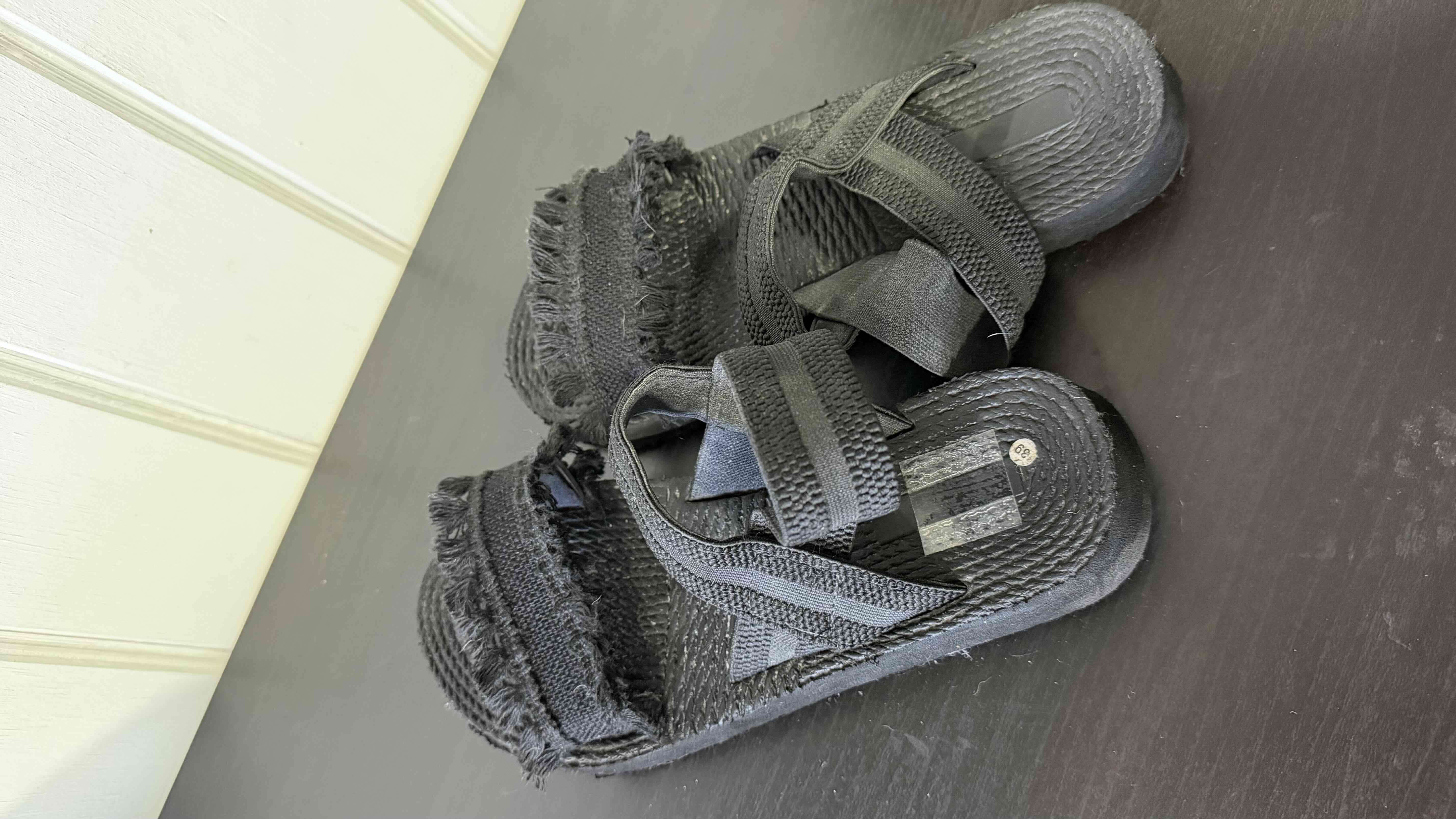 Sandalias negras con flecos - miniatura 4