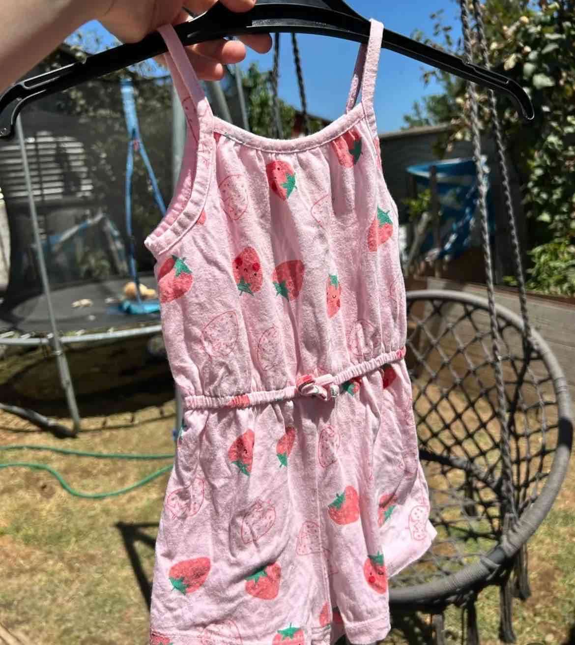 Enterito infantil con frutillas old navy 18-24 mes