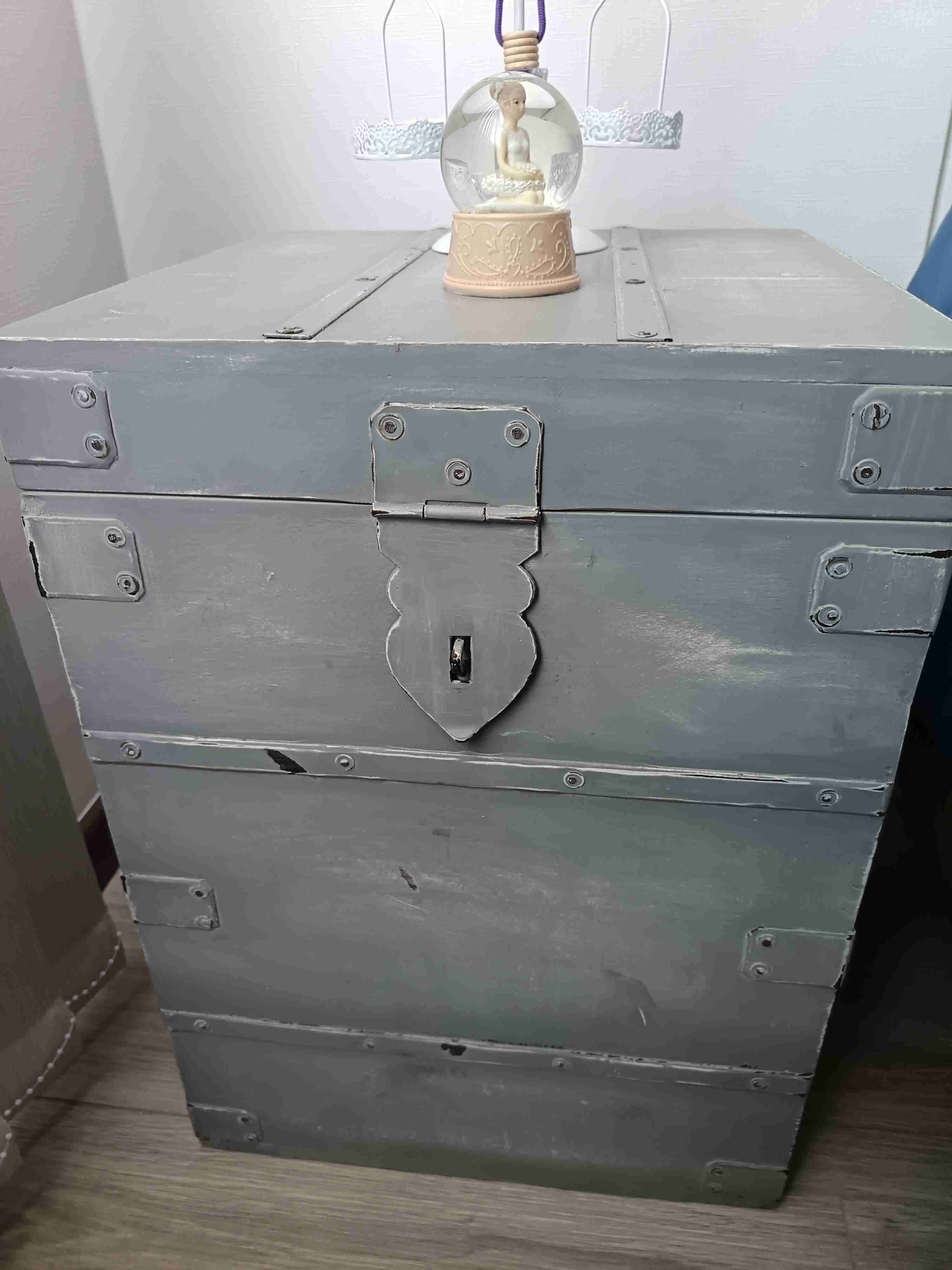 Baúl de madera gris - miniatura 2