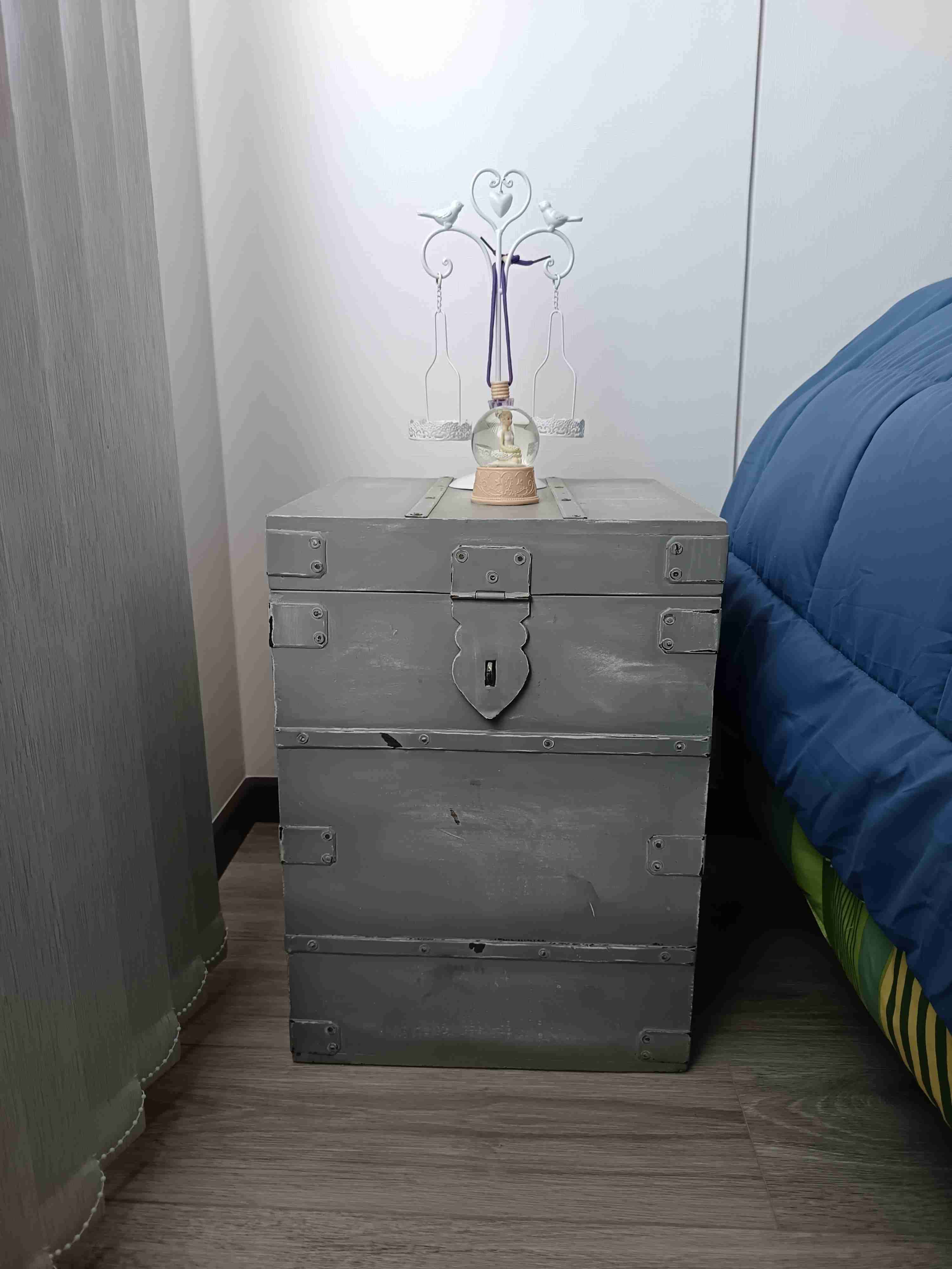 Baúl de madera gris - miniatura 3