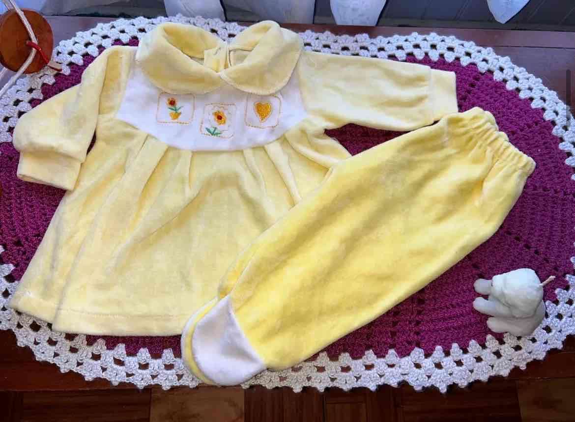 Conjunto de bebé amarillo