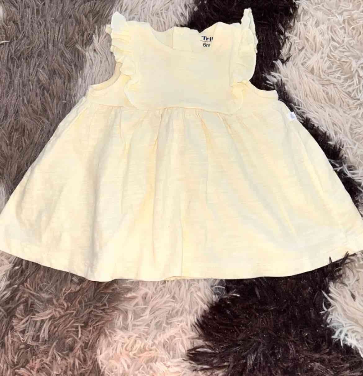 Vestido de bebé amarillo