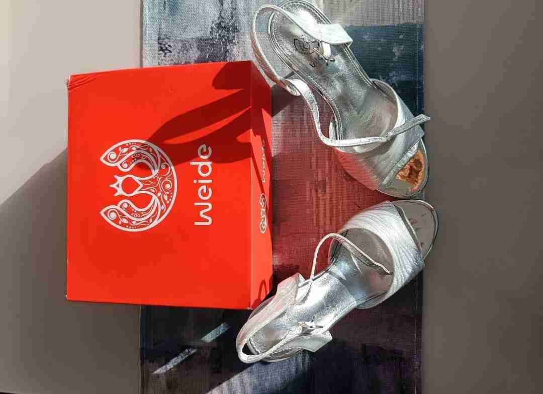 Sandalias plateadas elegantes - miniatura 4