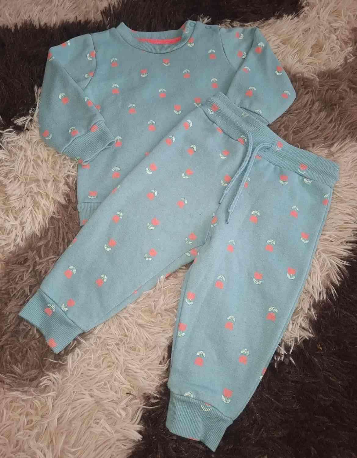 Conjunto polerón y pantalón infantil