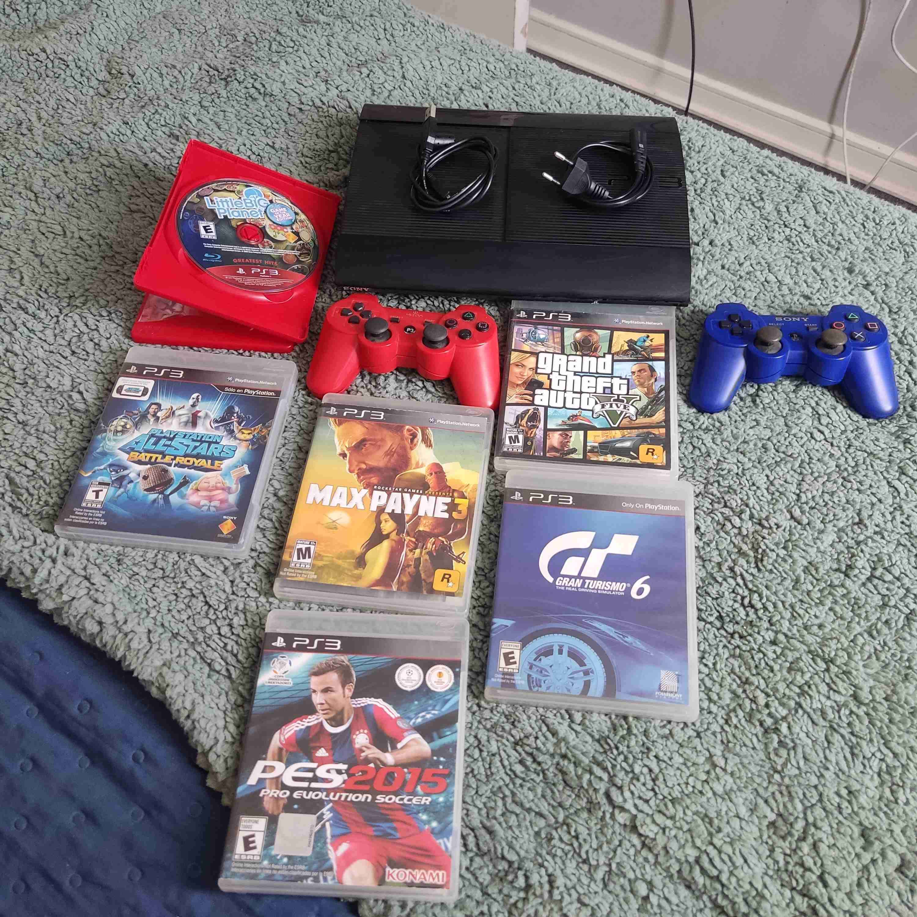 Consola PS3 con juegos y controles - miniatura 2