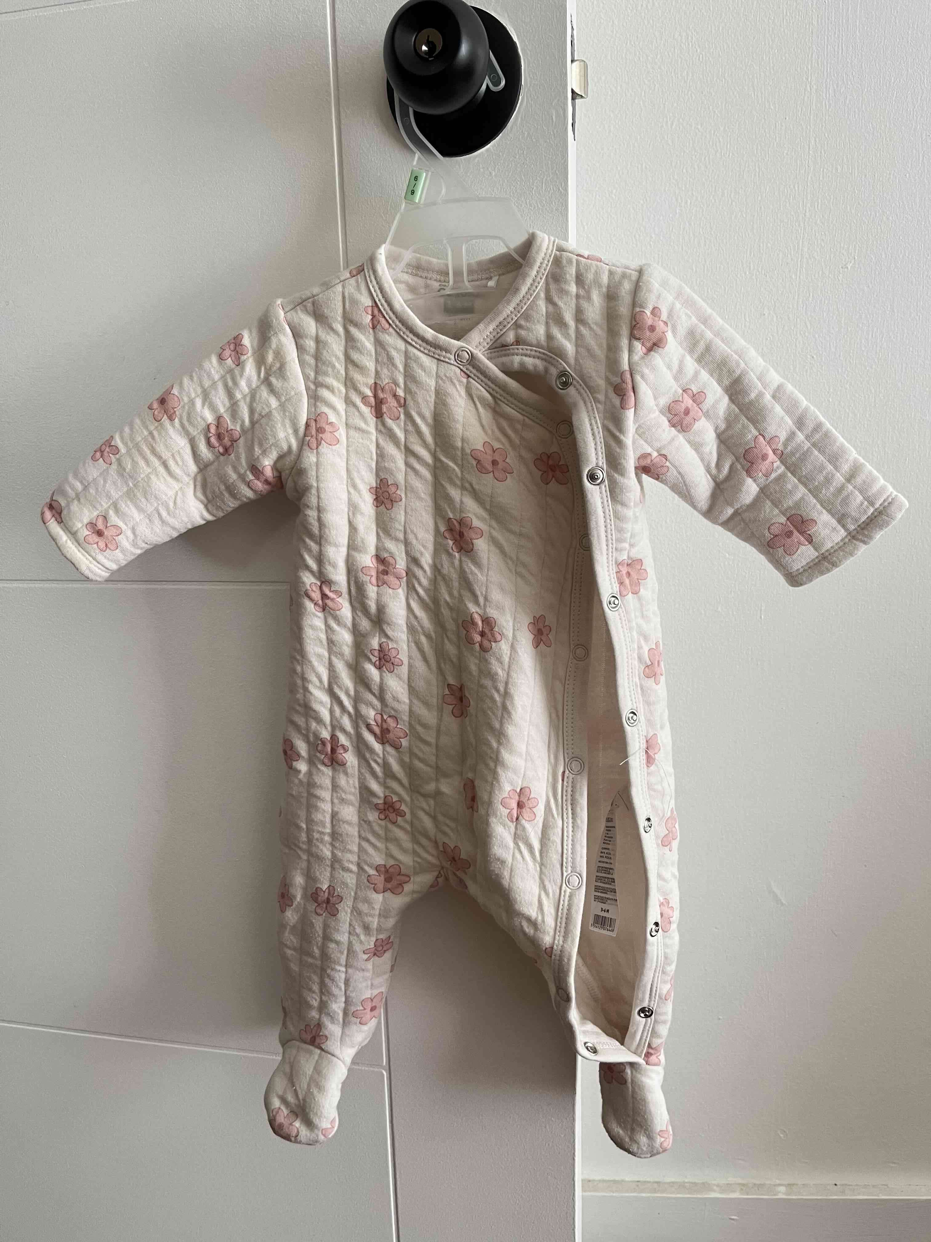 Pijama acolchado con flores