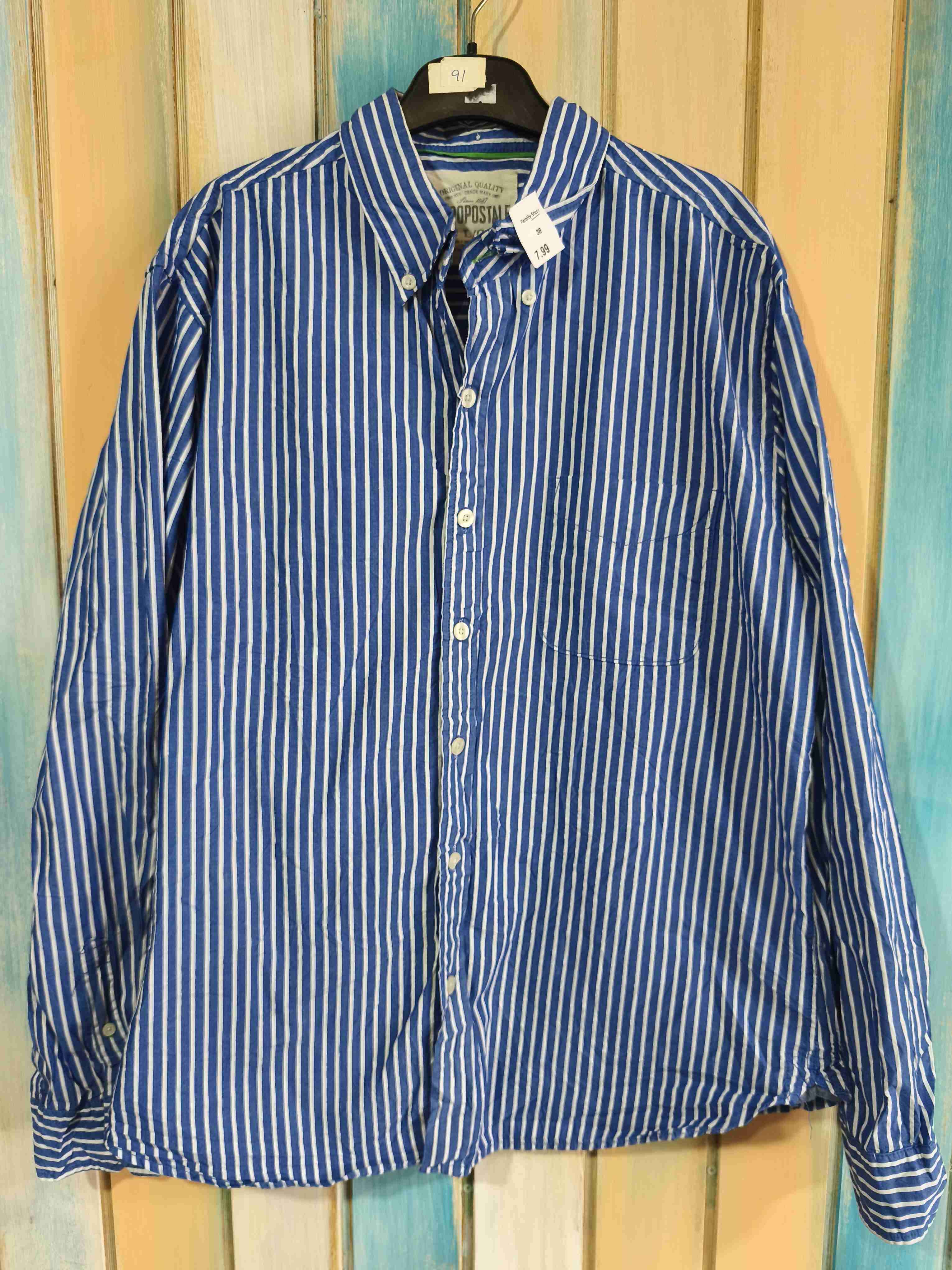 Camisa a rayas azul y blanca