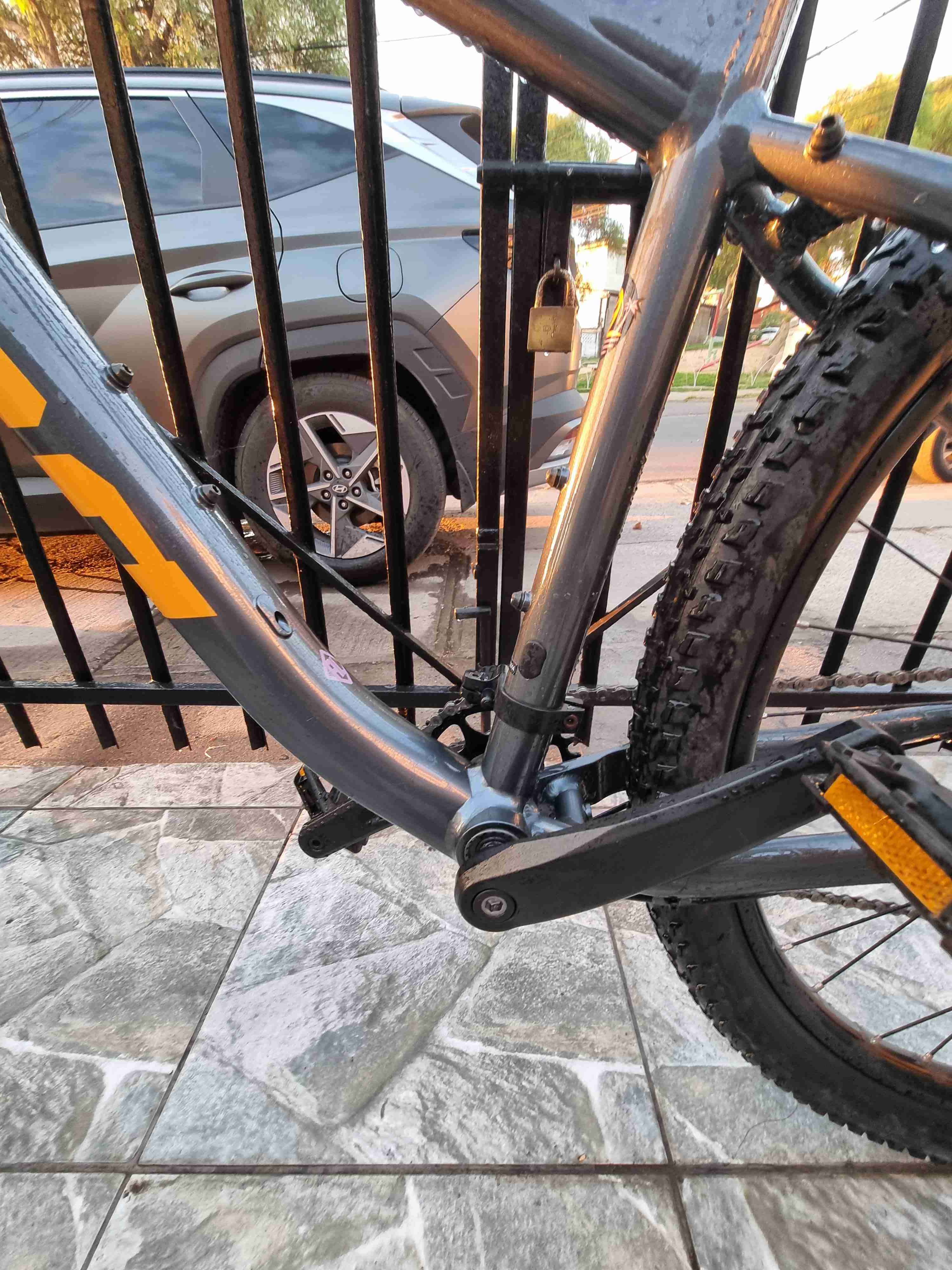 Bicicleta kona aro 29 - miniatura 2