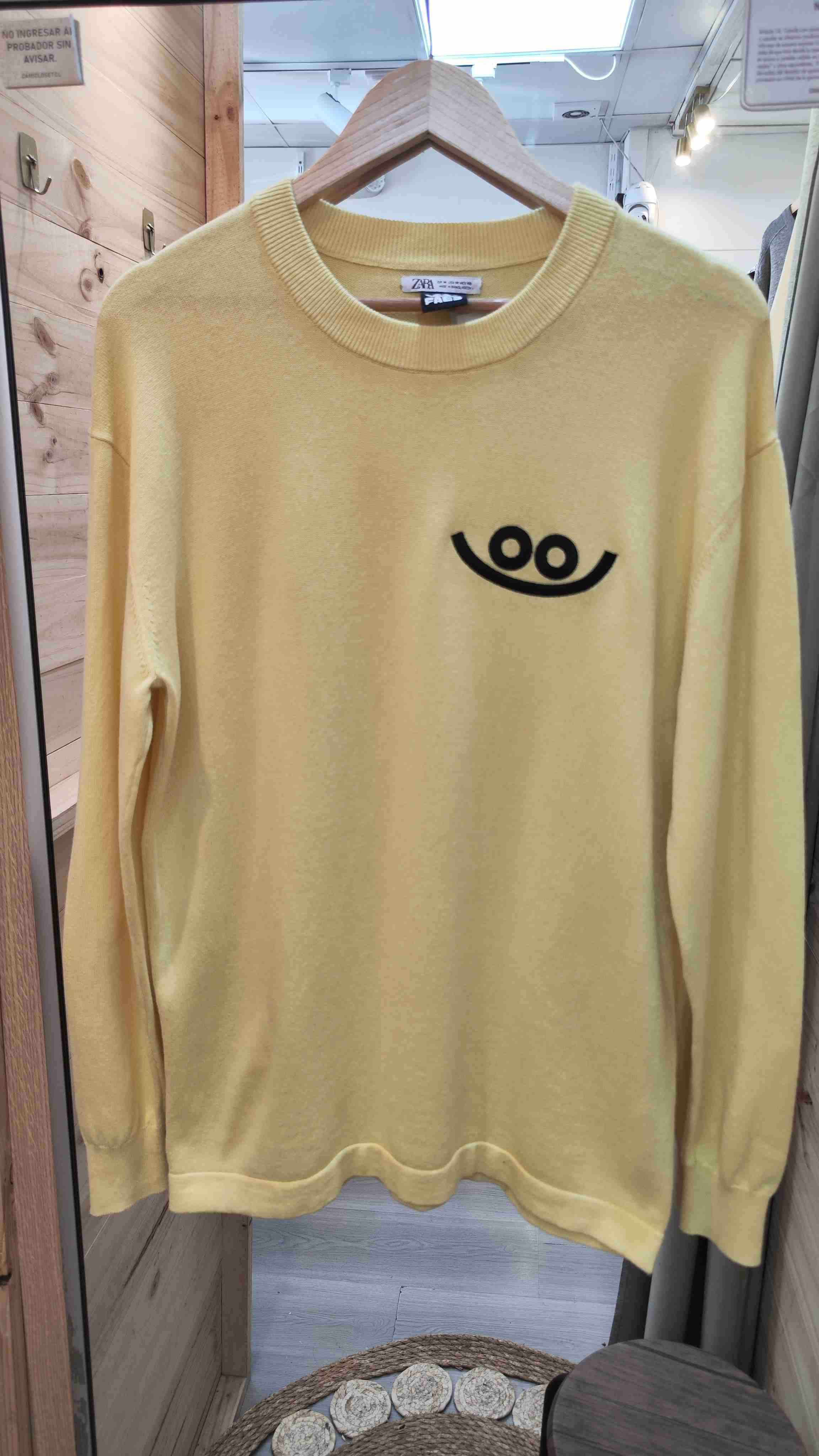 Sweater amarillo con logo Zara