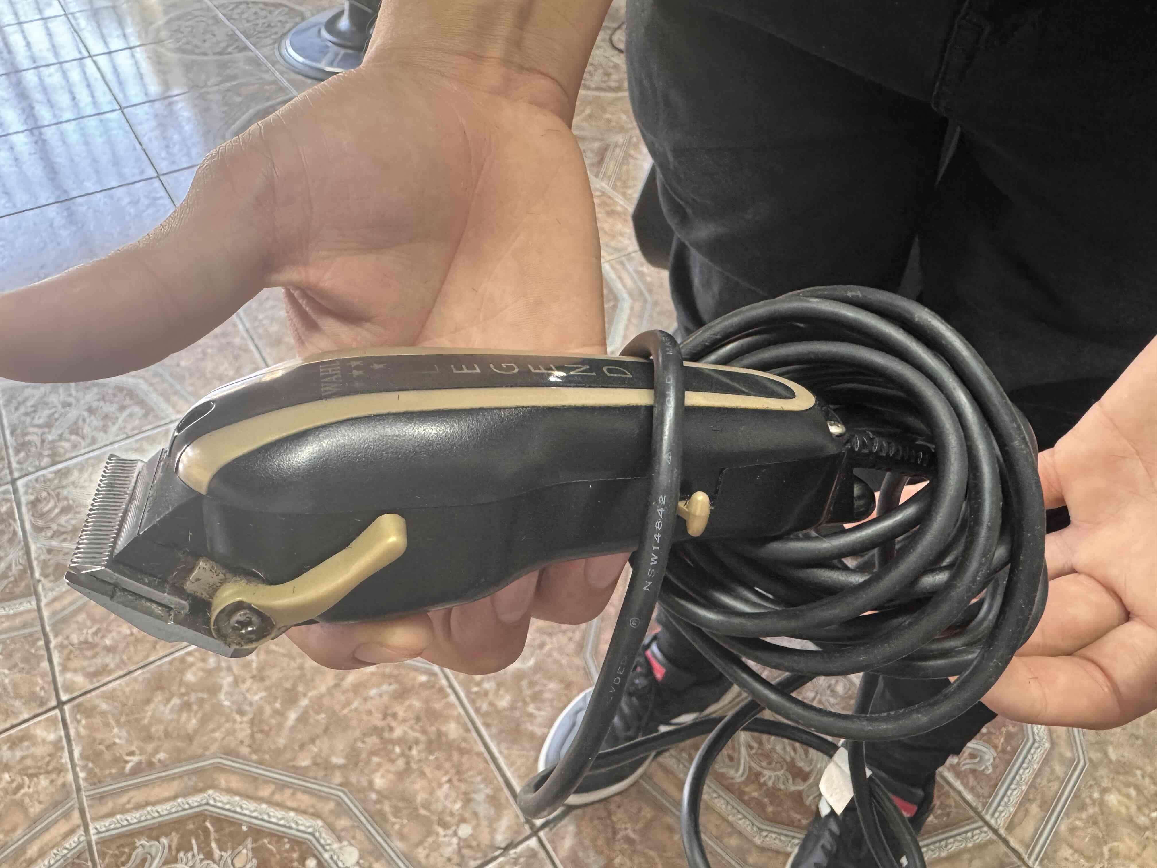 Máquina cortapelo eléctrica usada