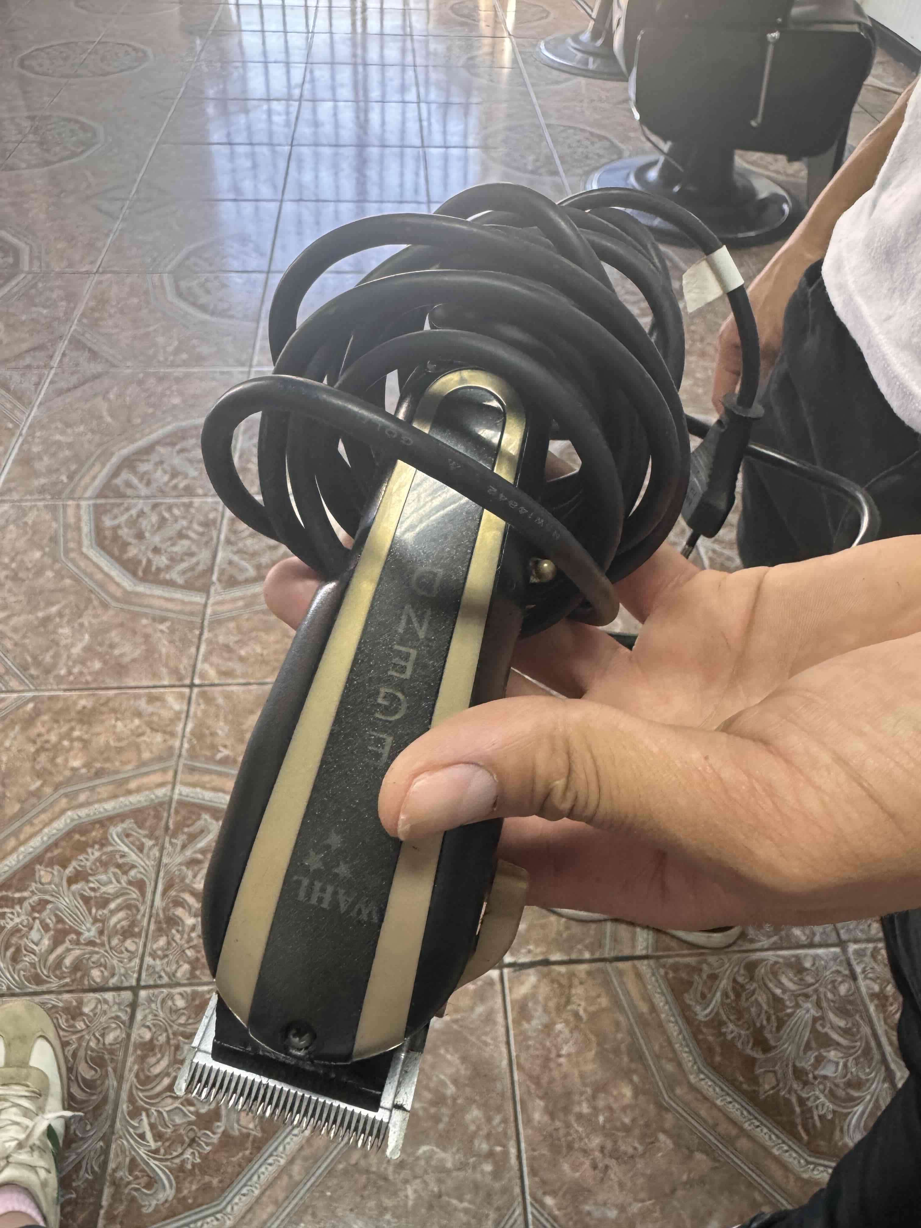 Máquina cortapelo eléctrica usada - miniatura 2