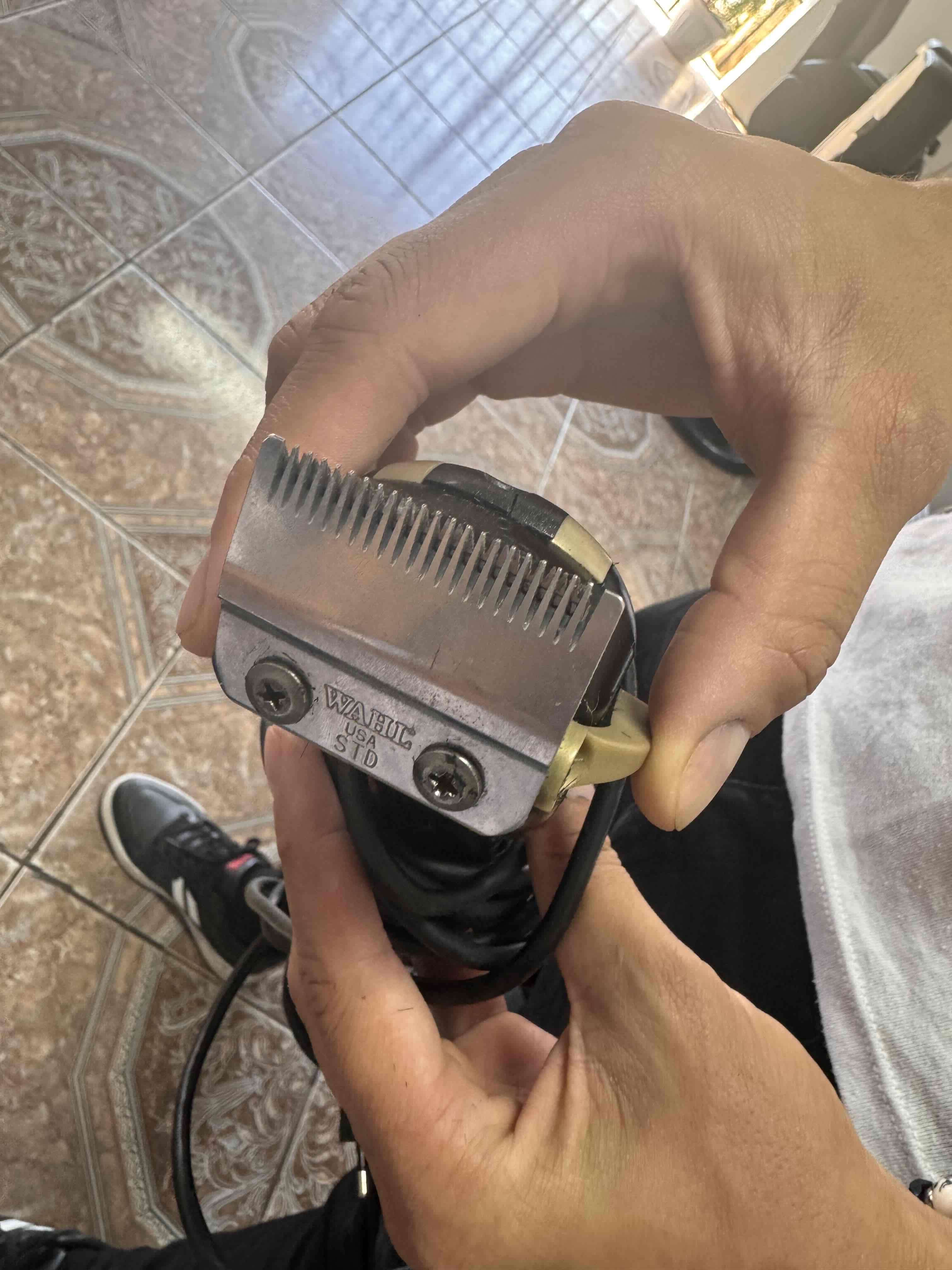 Máquina cortapelo eléctrica usada - miniatura 4