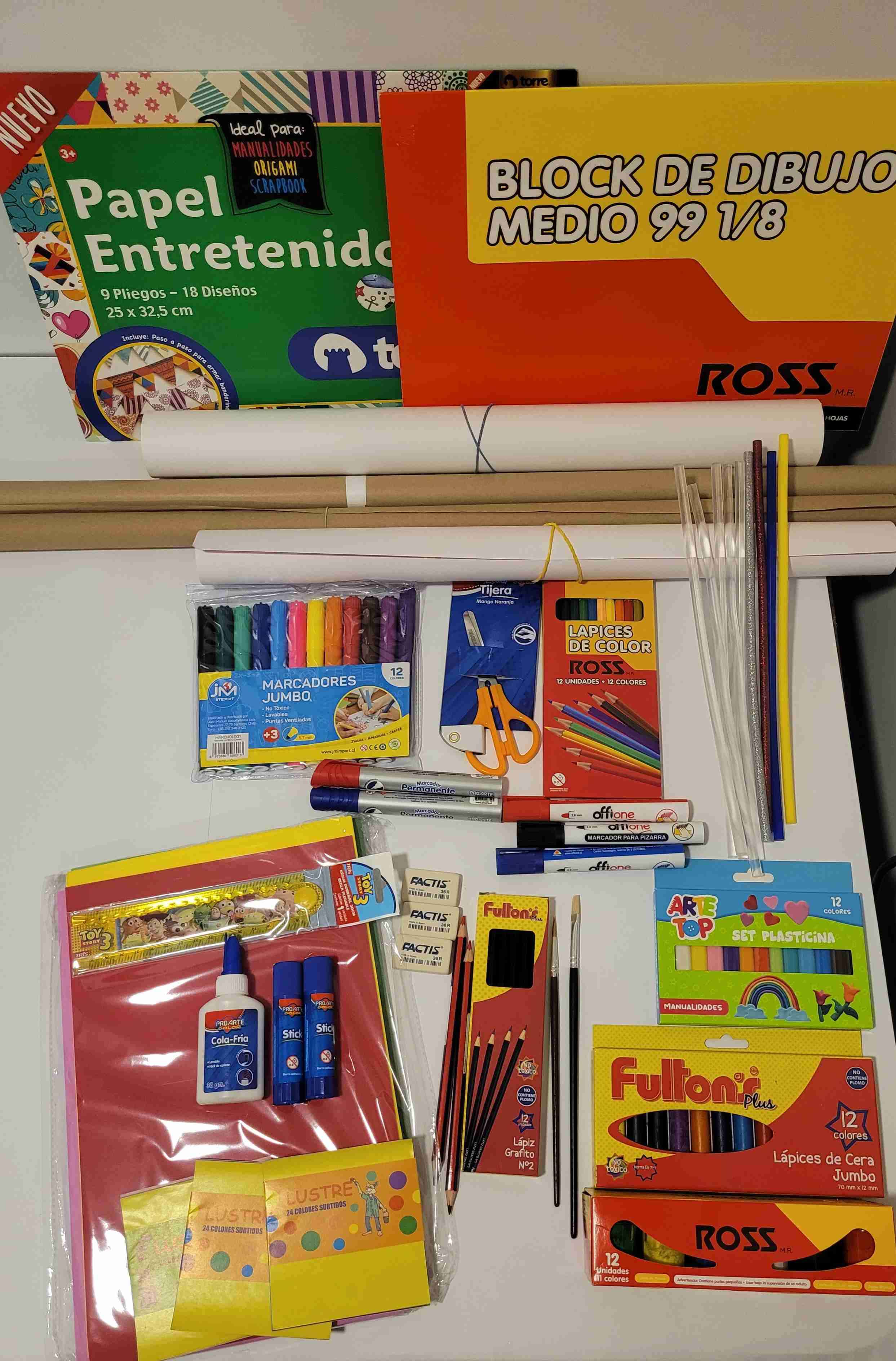 Set de materiales escolares variados - miniatura 2