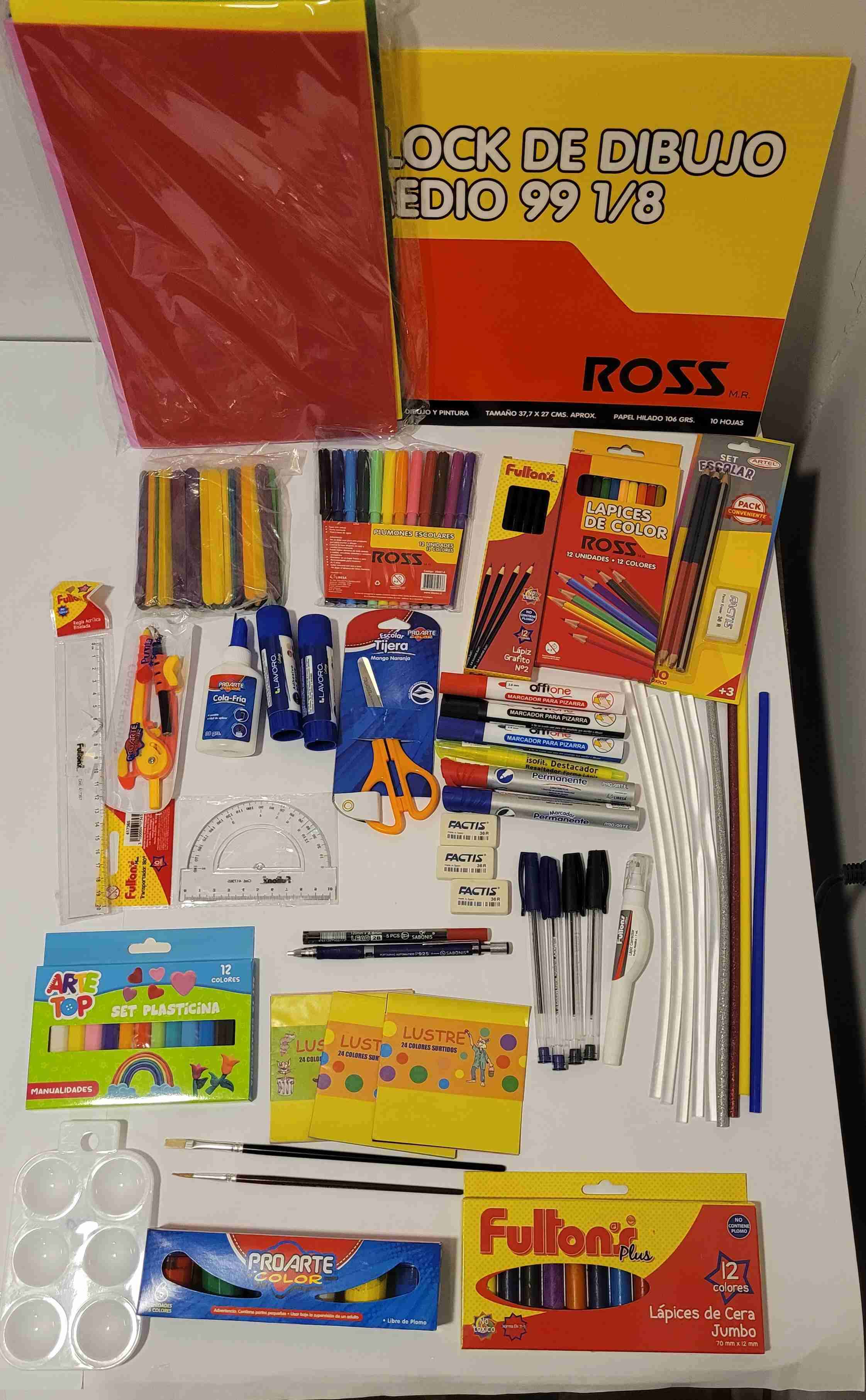 Set de materiales escolares variados - miniatura 3