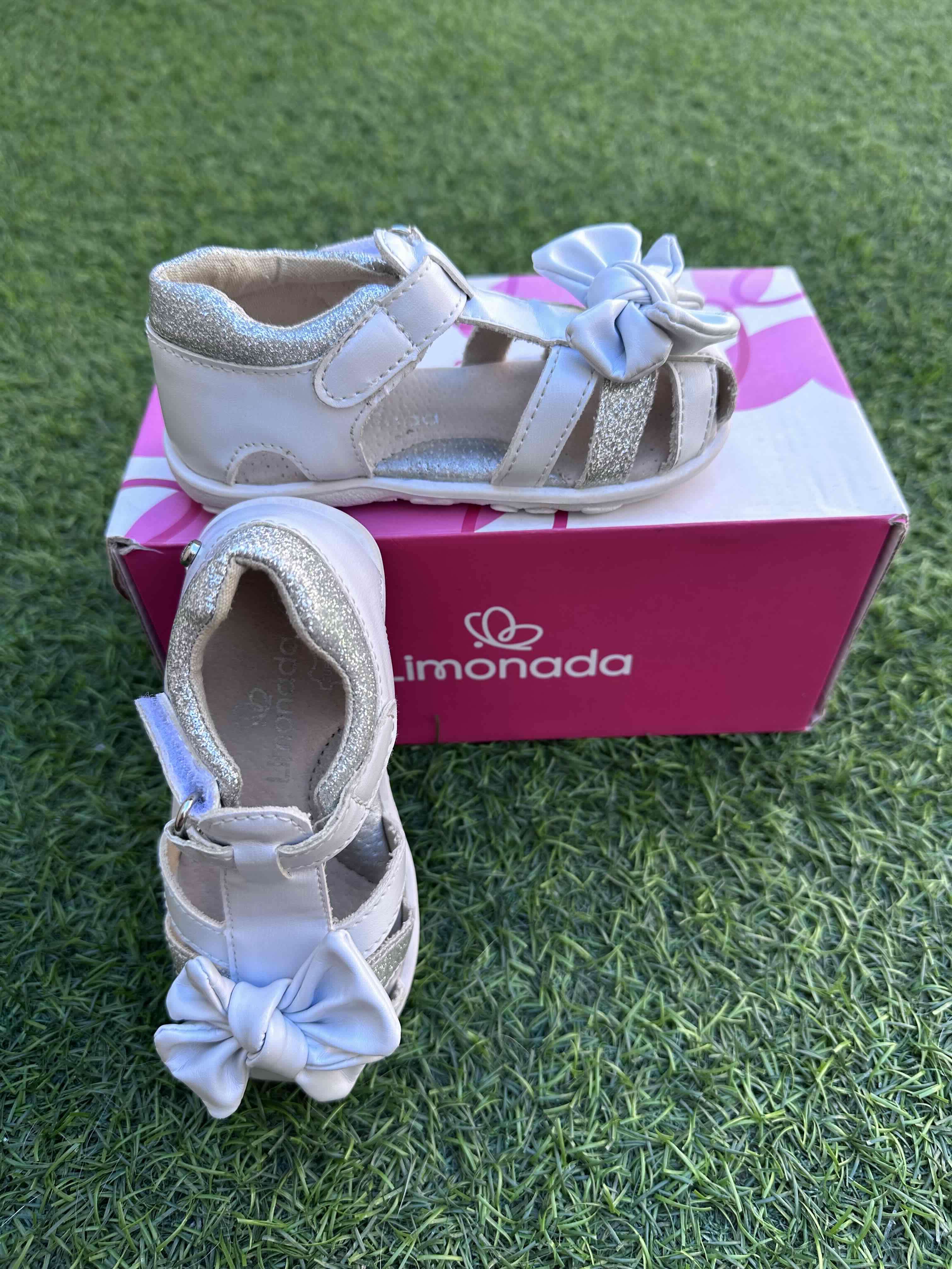Sandalias blancas con lazo - miniatura 2