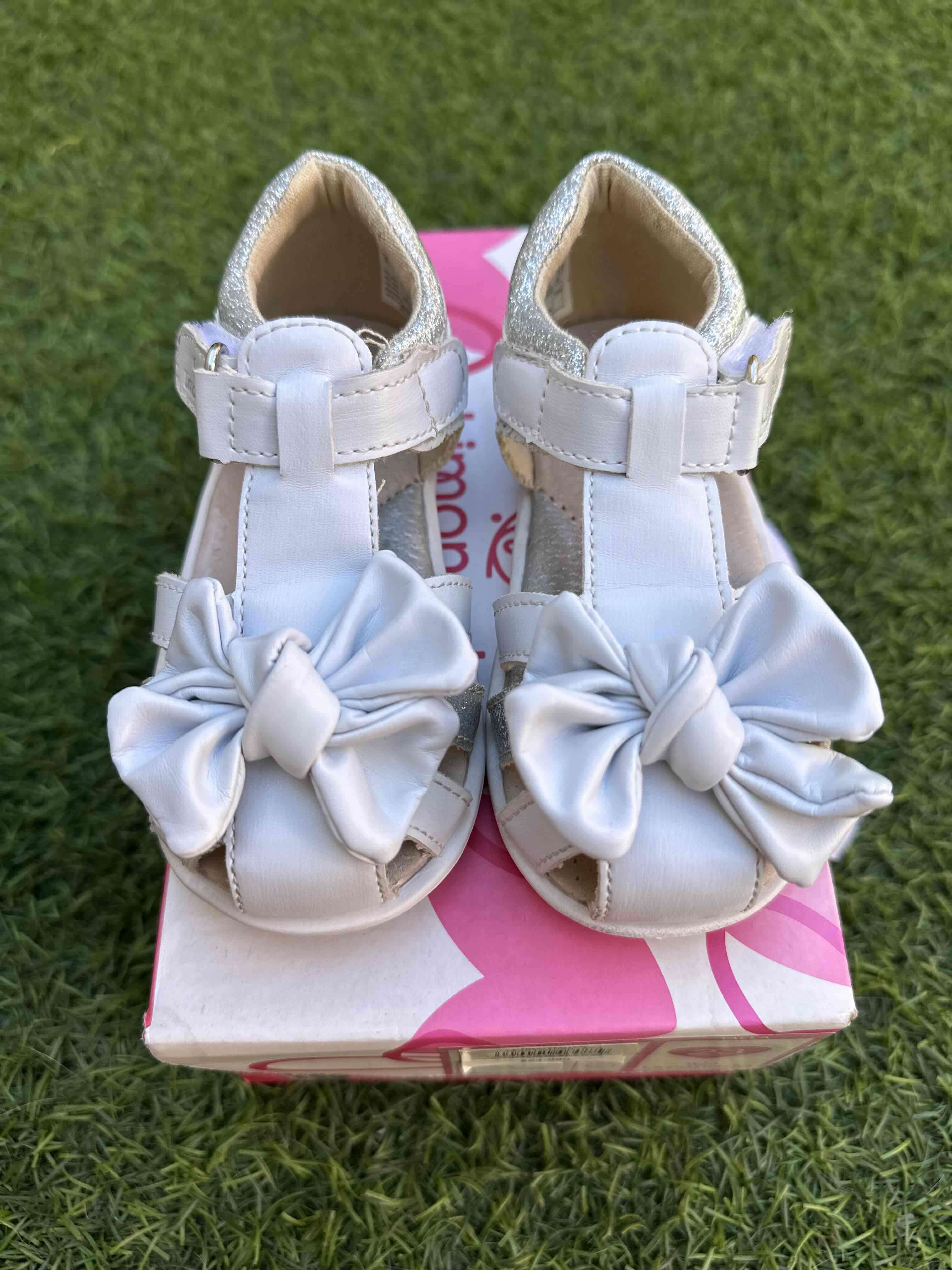 Sandalias blancas con lazo - miniatura 4