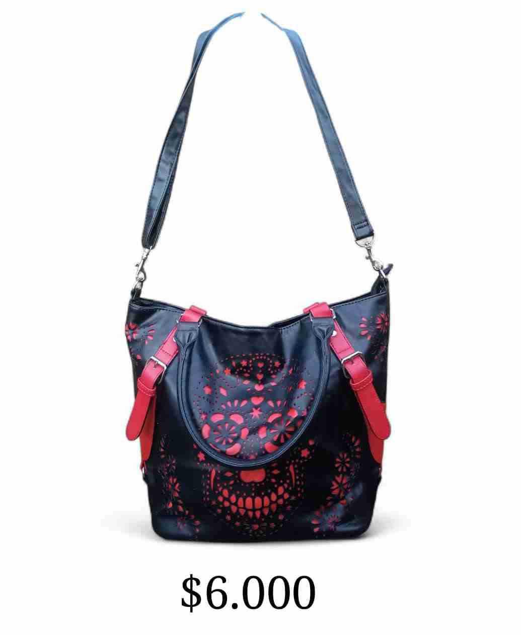 Cartera negra con diseño rojo