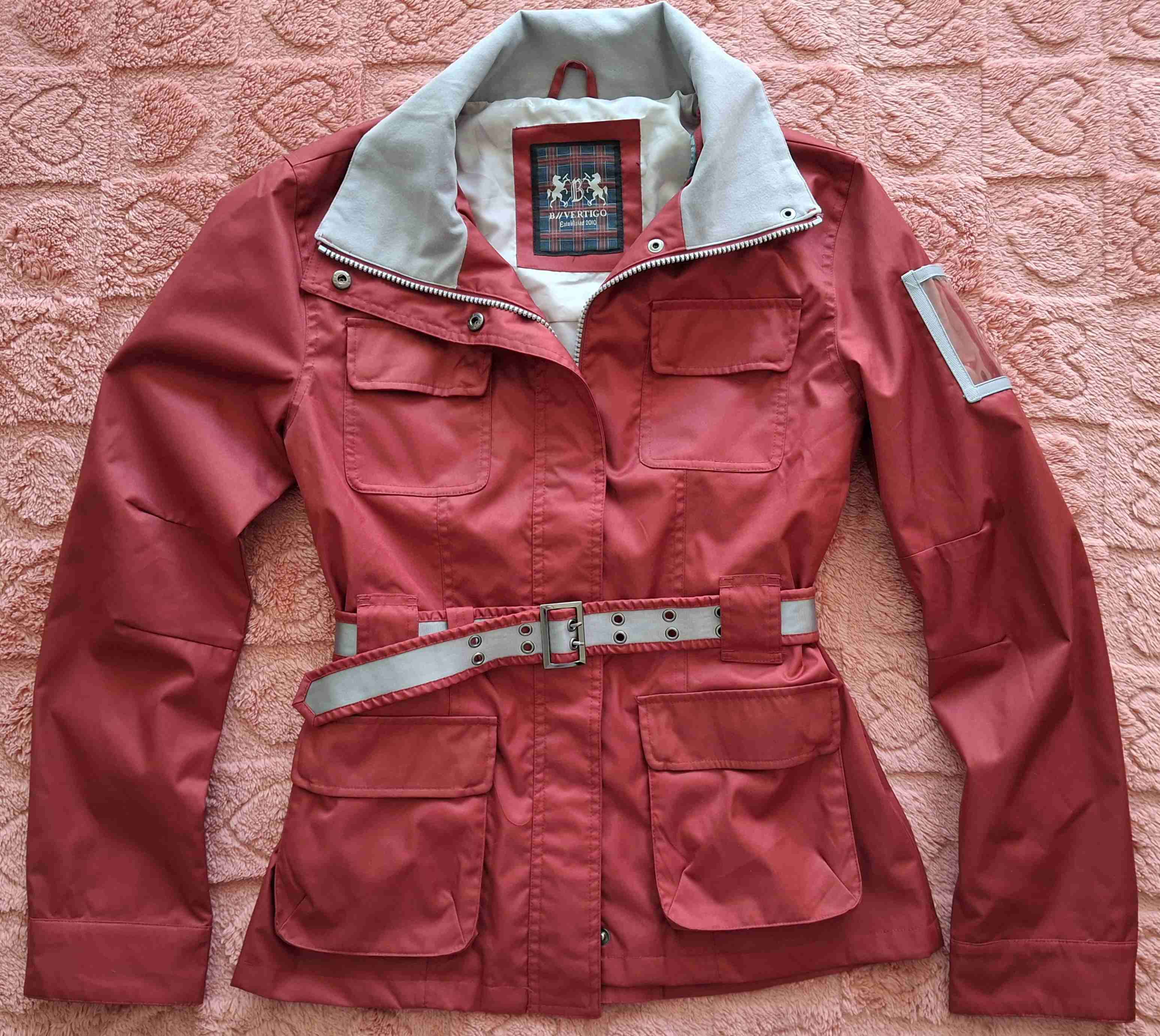 Chaqueta roja de mujer con cinturón talla 38