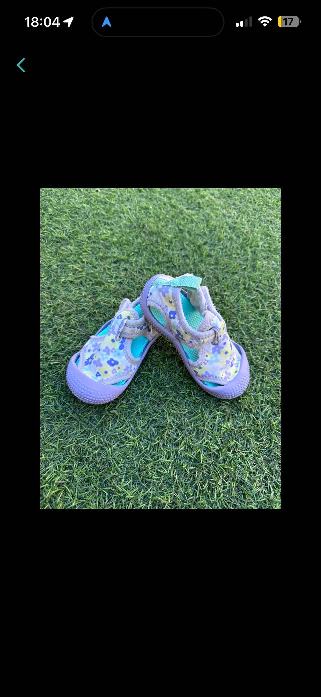 Zapatos de bebé con diseño floral