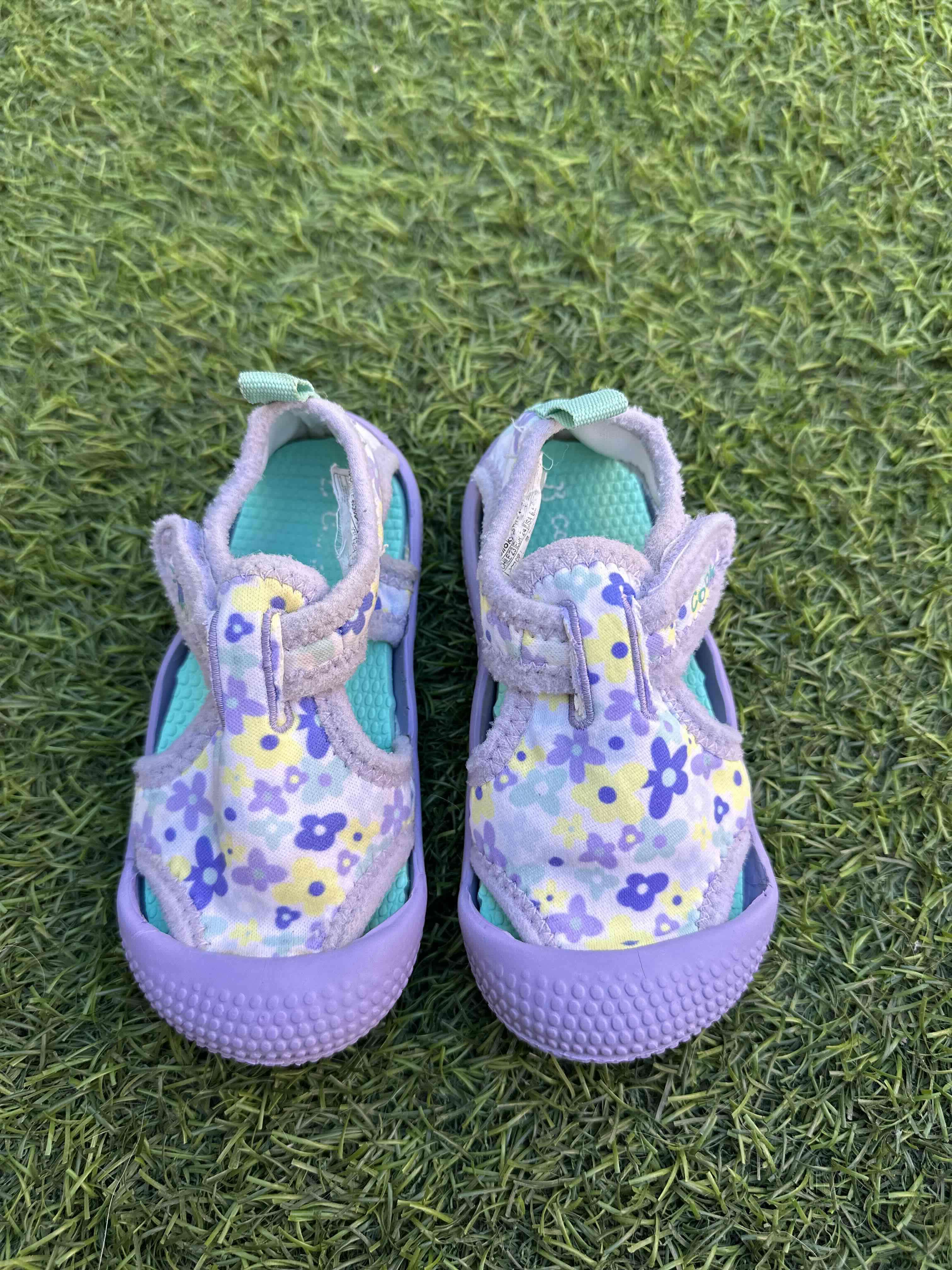 Zapatos de bebé con diseño floral - miniatura 2