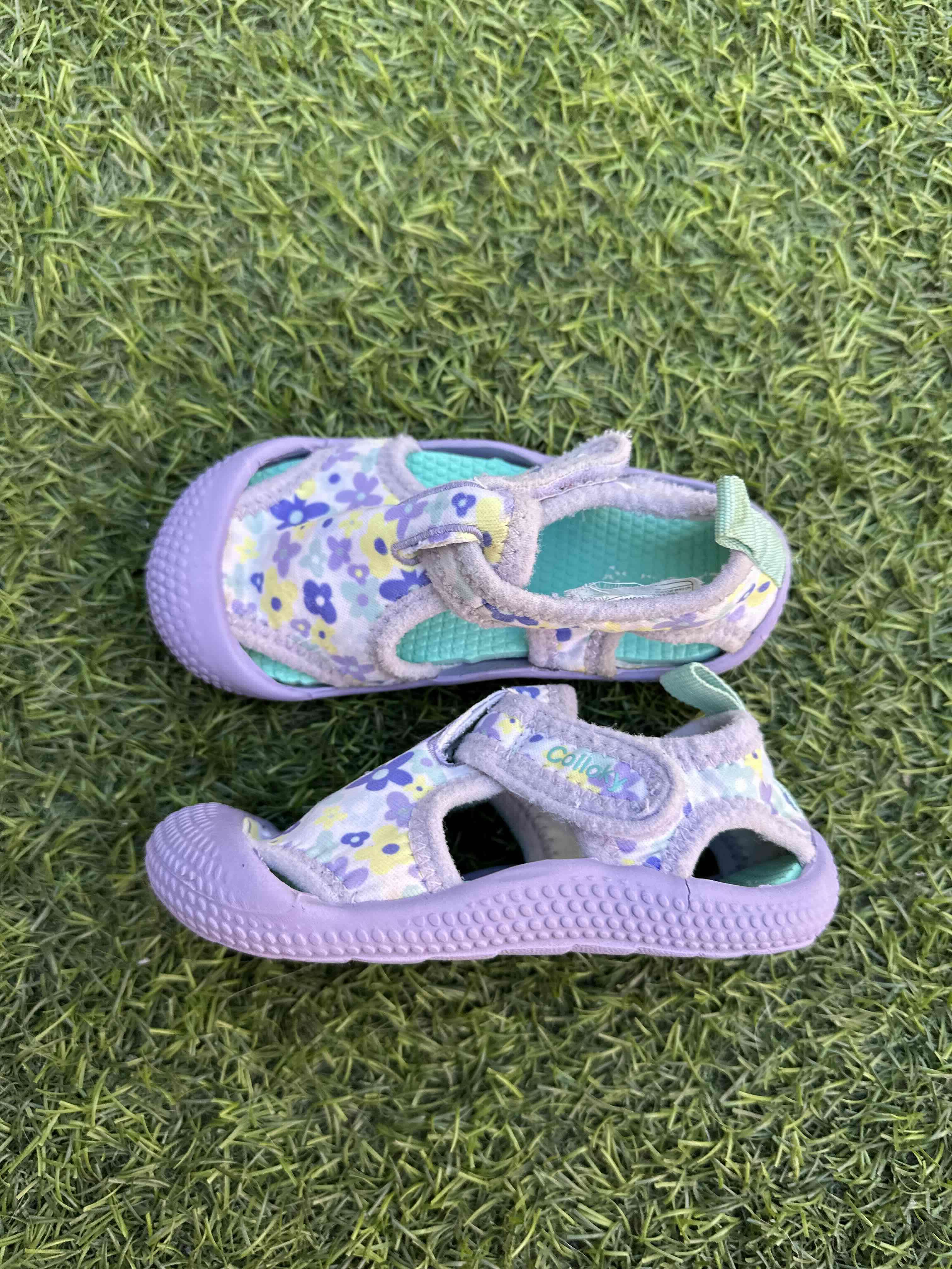 Zapatos de bebé con diseño floral - miniatura 3