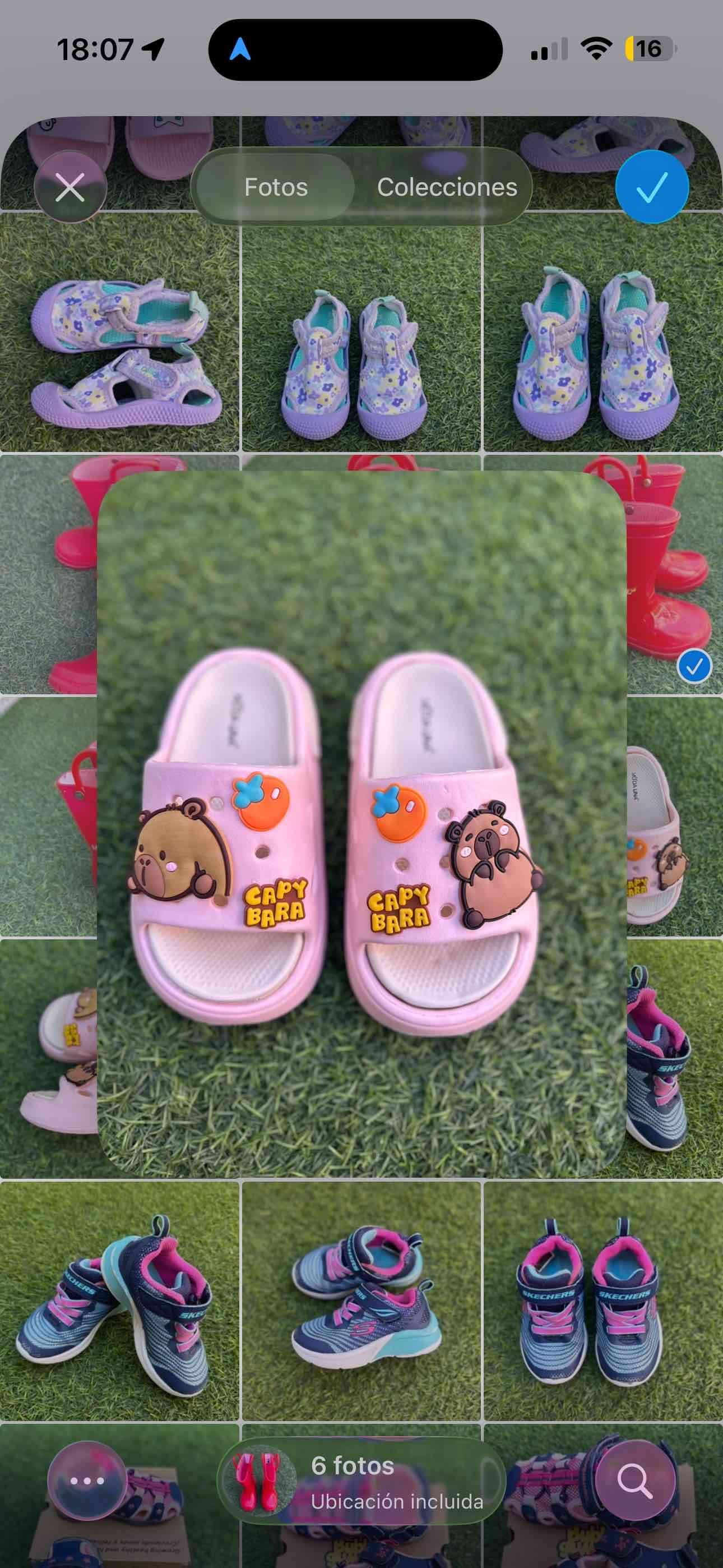 Sandalias rosadas con decoración de animales