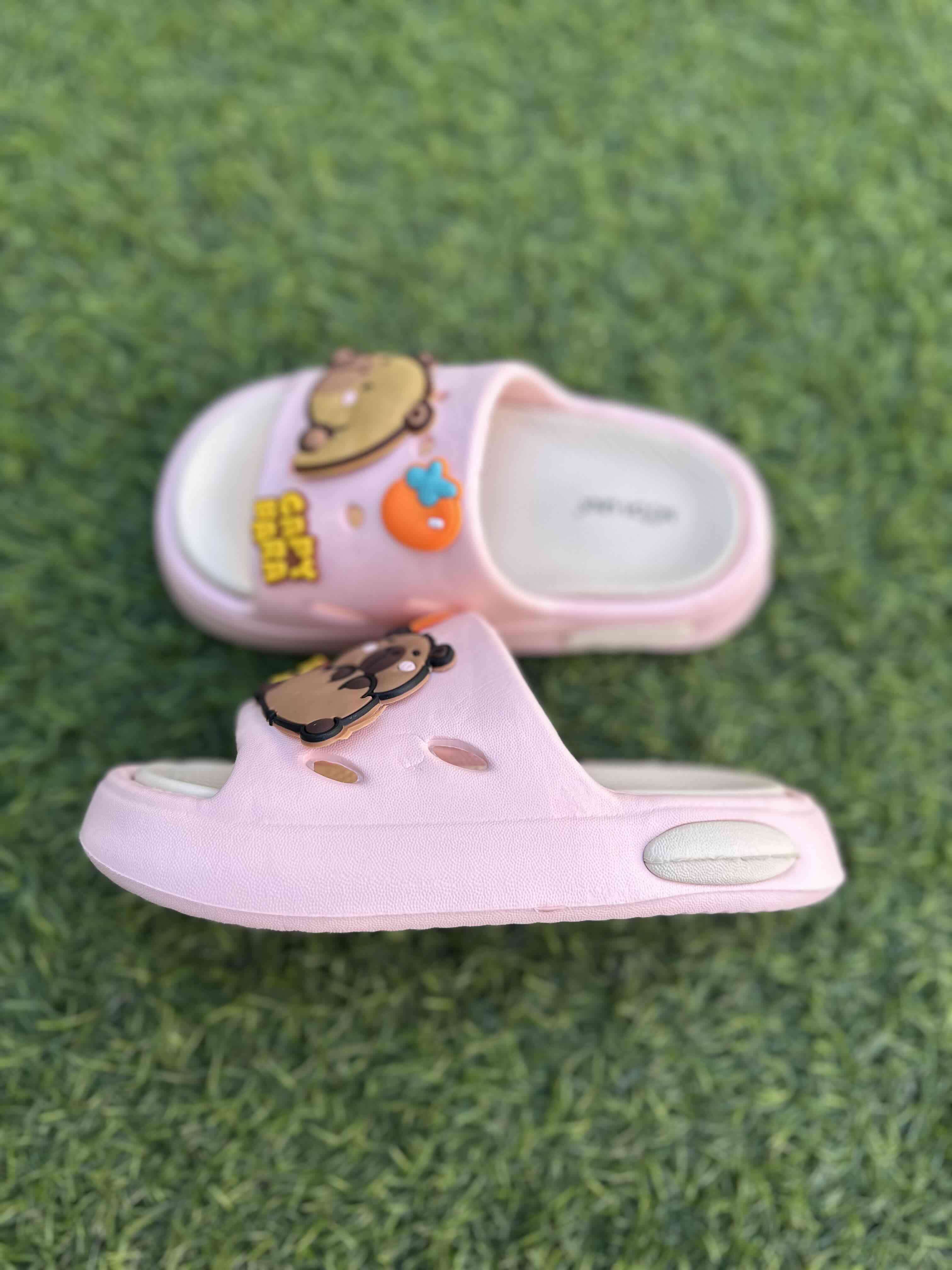 Sandalias rosadas con decoración de animales - miniatura 4