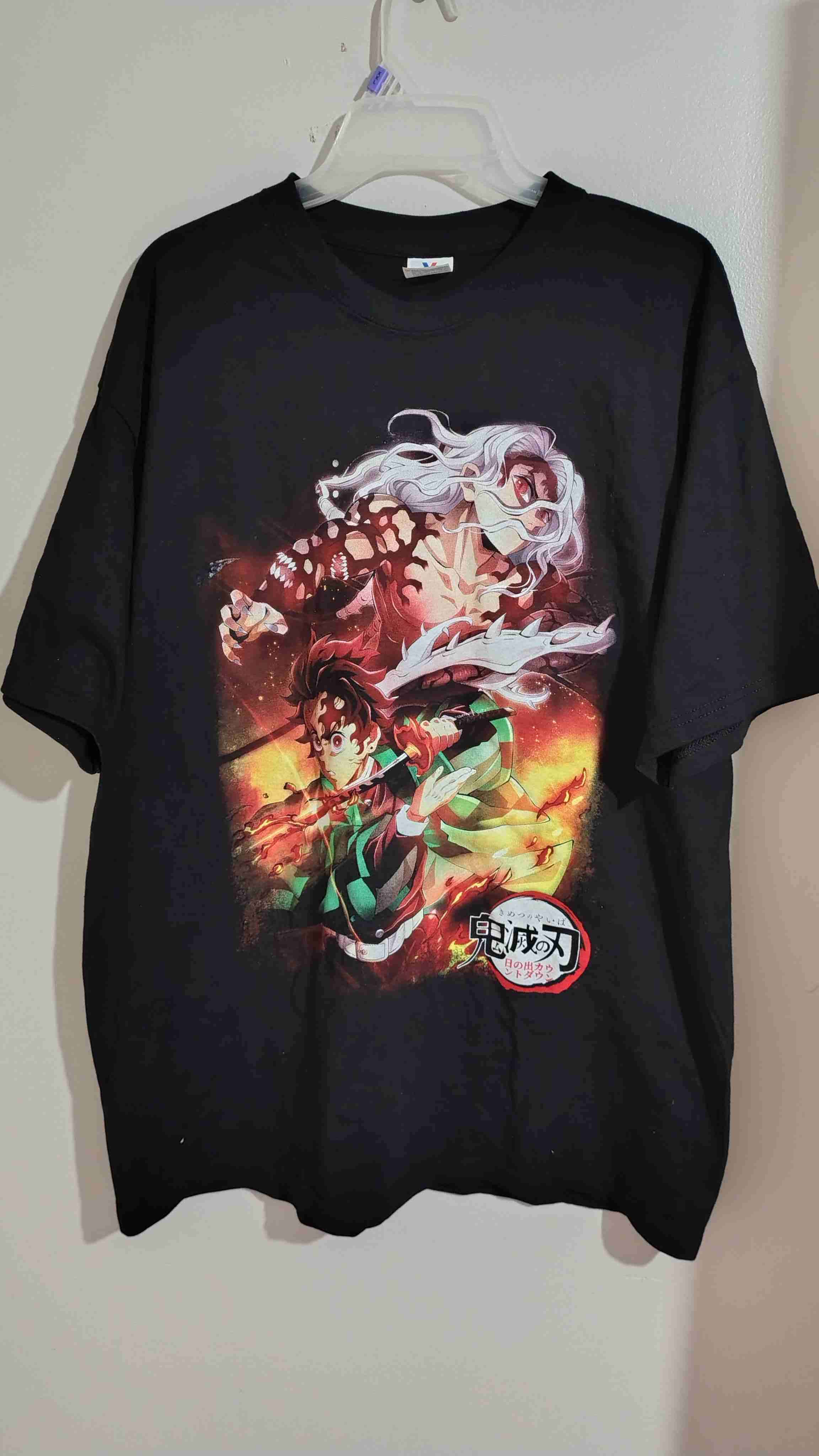 Polera negra anime jujutsu kaisen