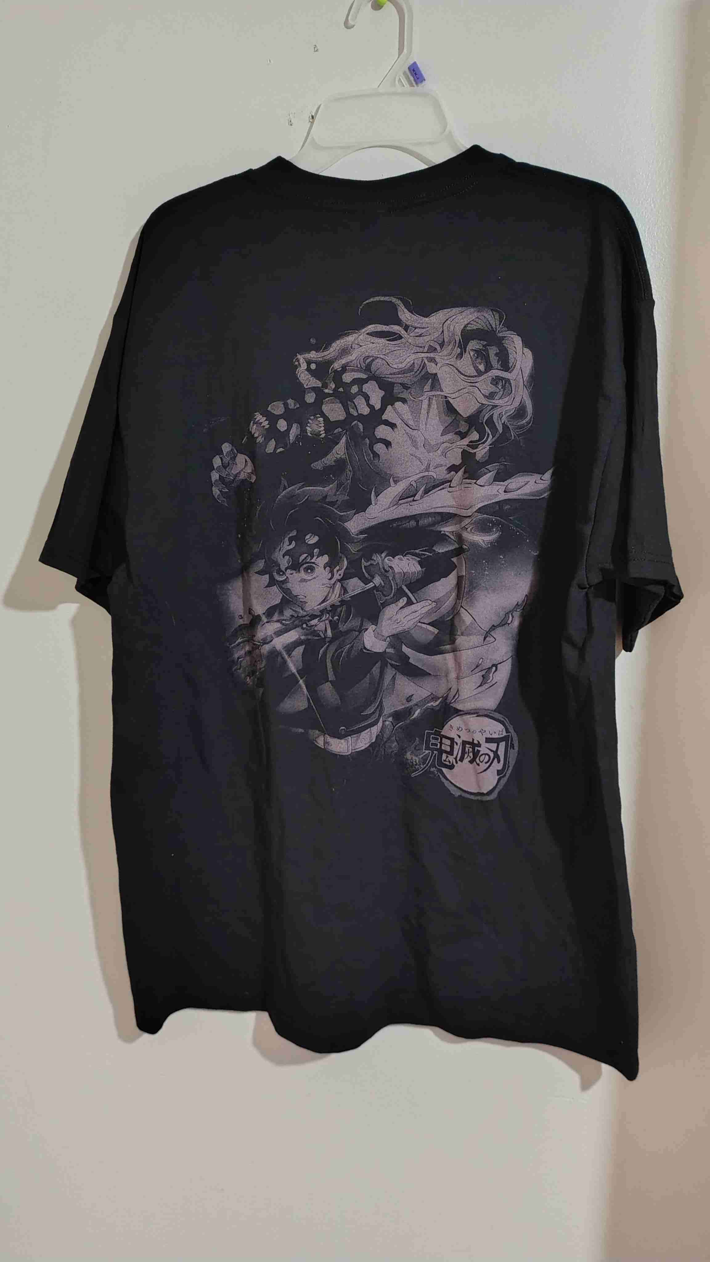 Polera negra anime jujutsu kaisen - miniatura 2