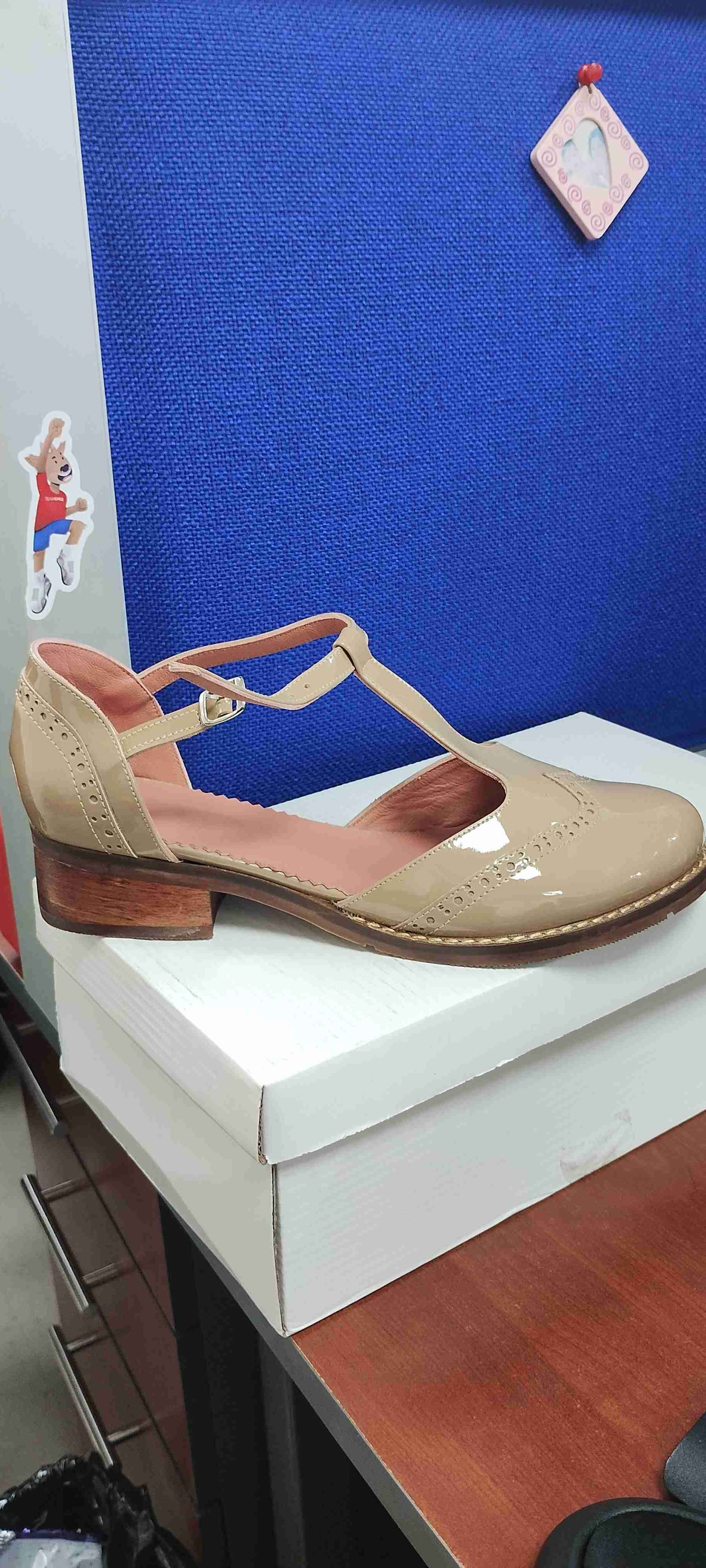 Hermosos zapatos de charol color nude - miniatura 2