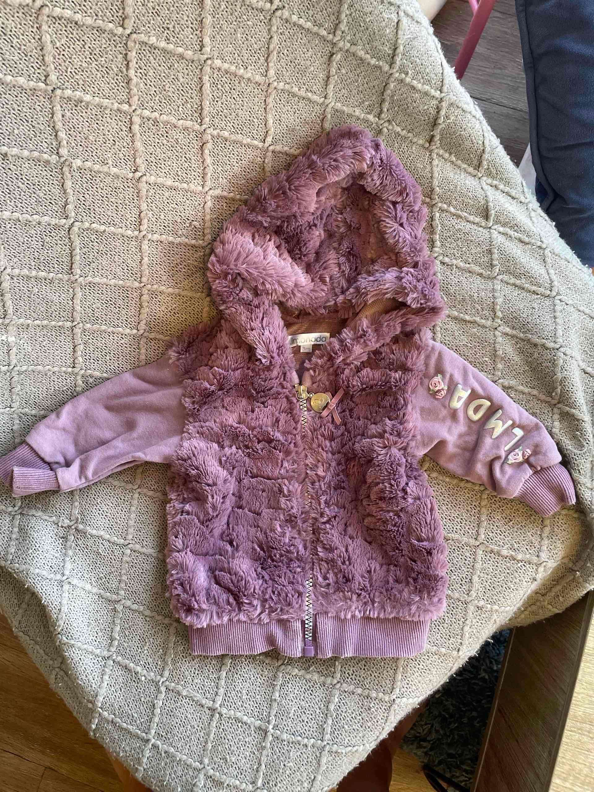 Polerón de bebé morado con capucha