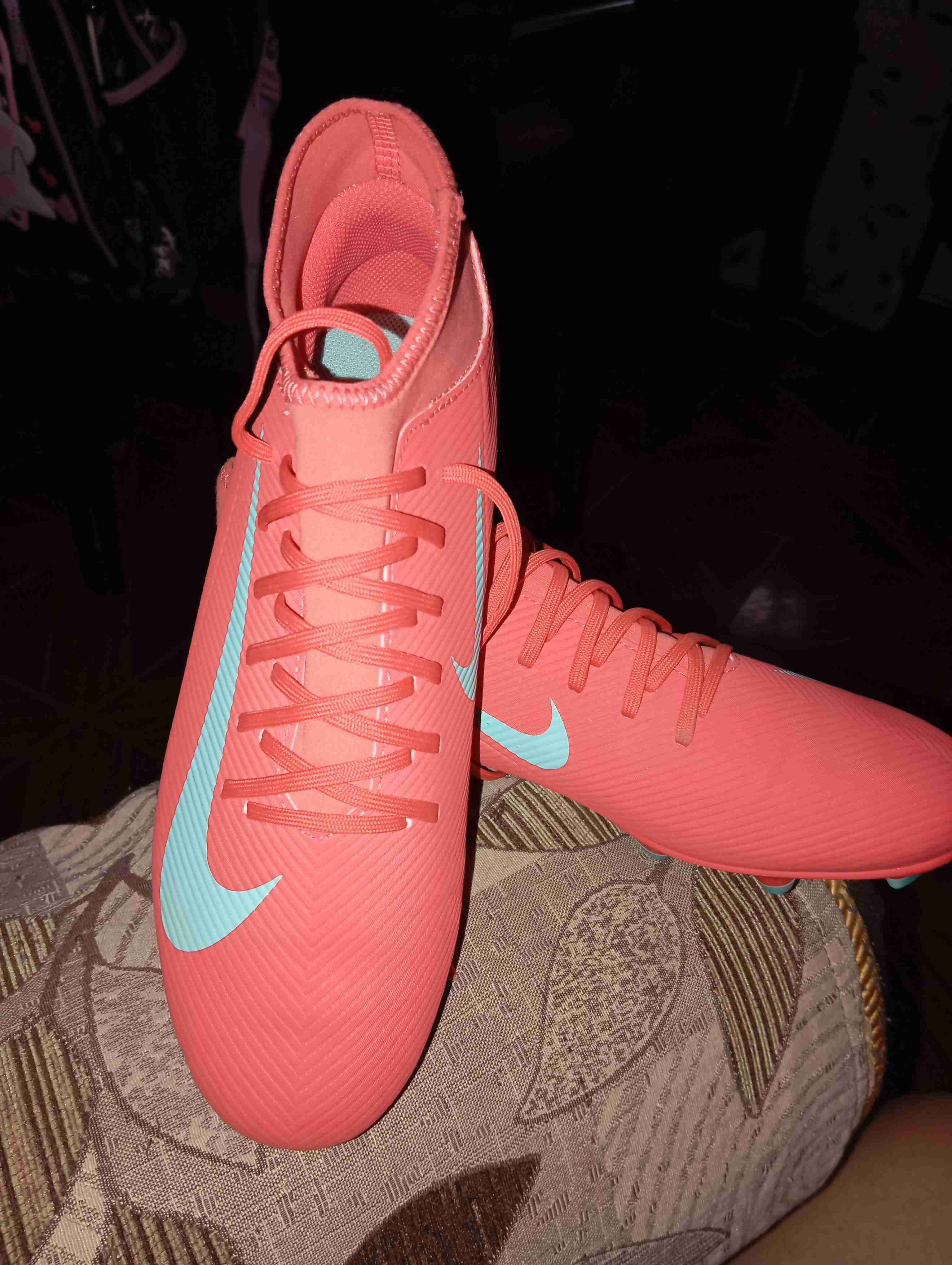 Botines de fútbol rojos Nike