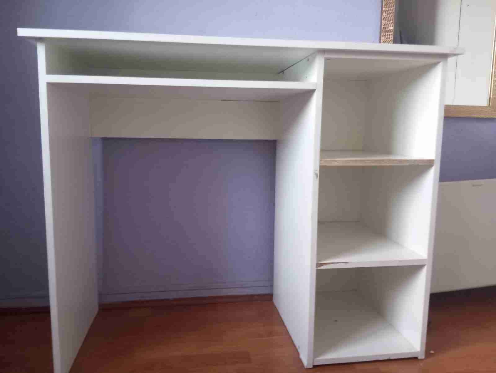 Escritorio blanco compacto