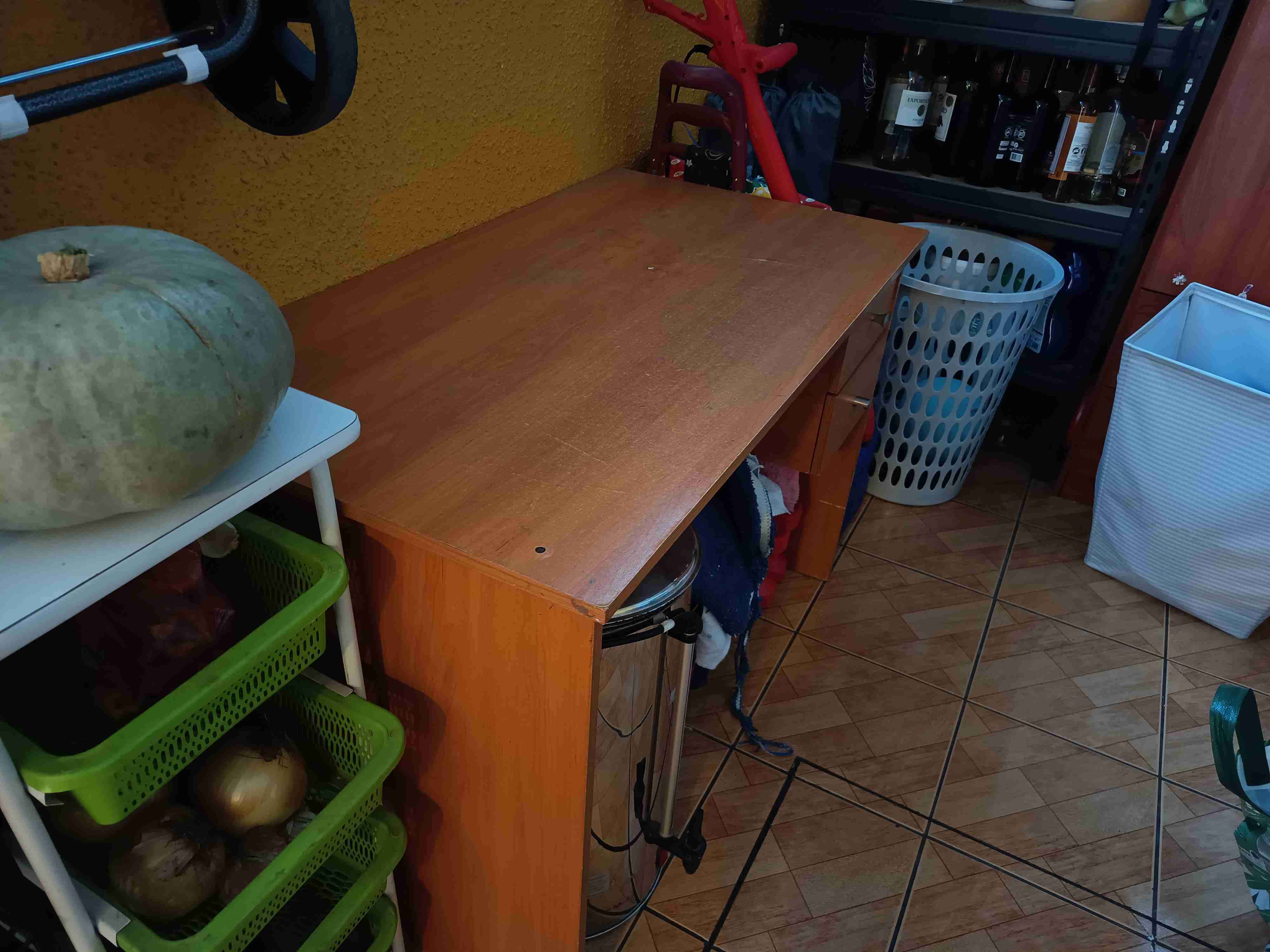 Escritorio con cajones - miniatura 2