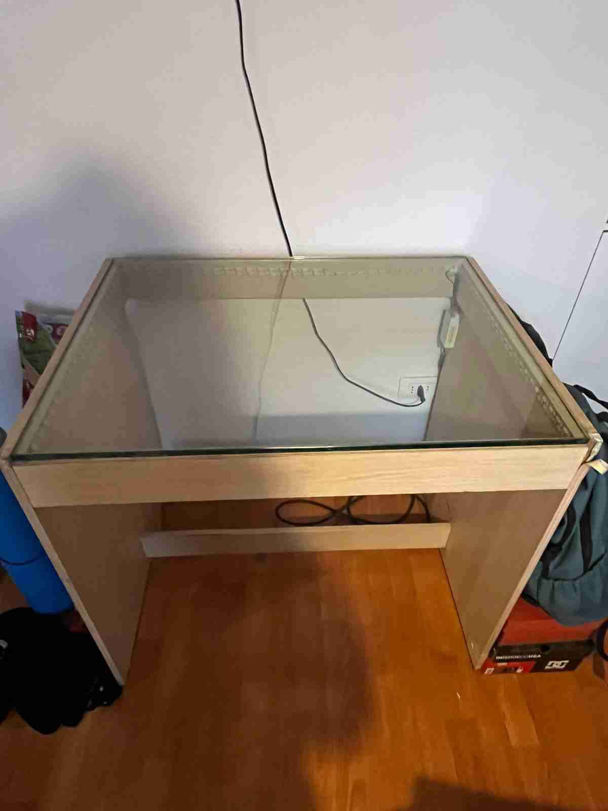 Mesa de vidrio con luces LED - miniatura 2