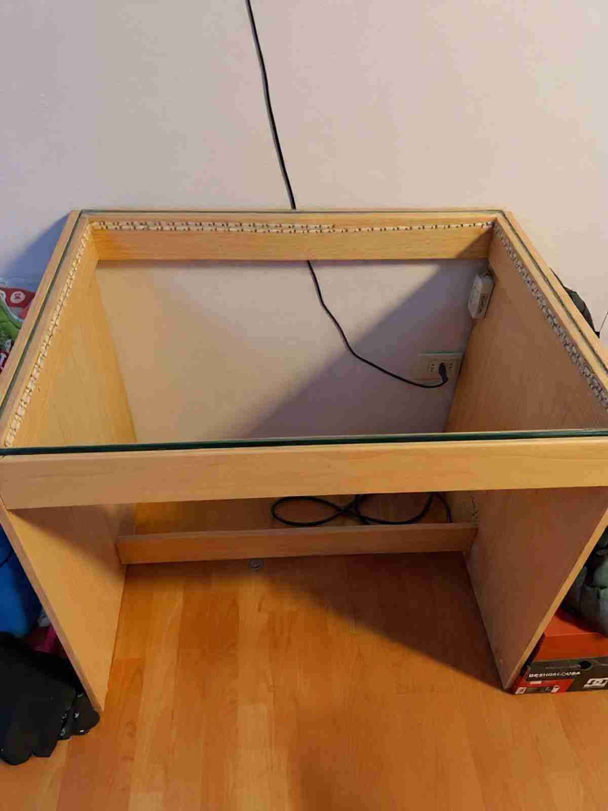 Mesa de vidrio con luces LED - miniatura 3