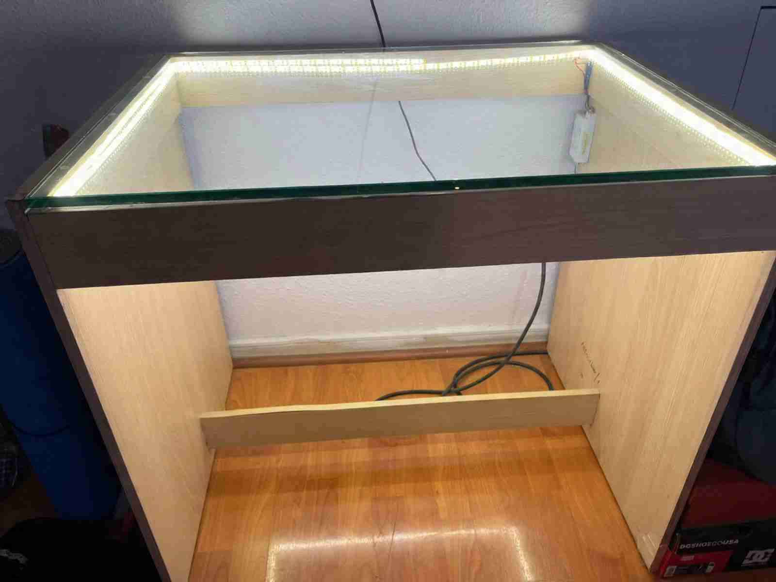 Mesa de vidrio con luces LED - miniatura 4