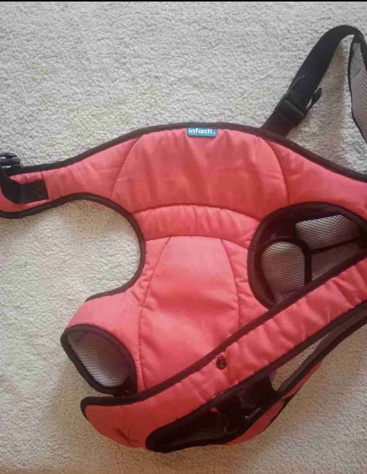 Mochila porta bebé roja - miniatura 2