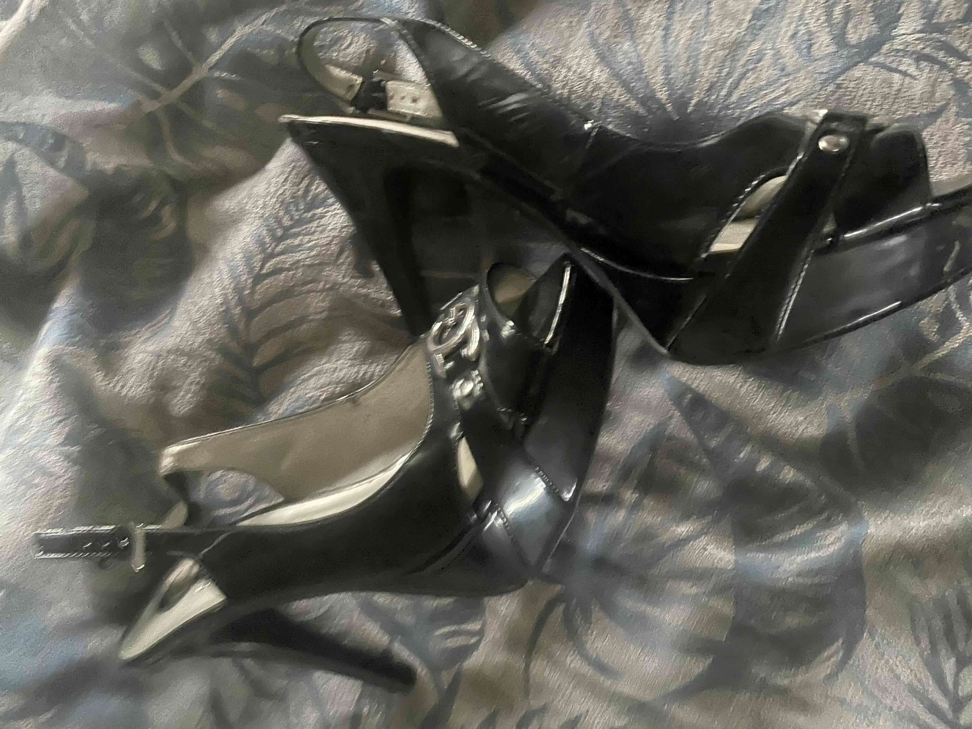 Zapatos altos negros Guess - miniatura 2