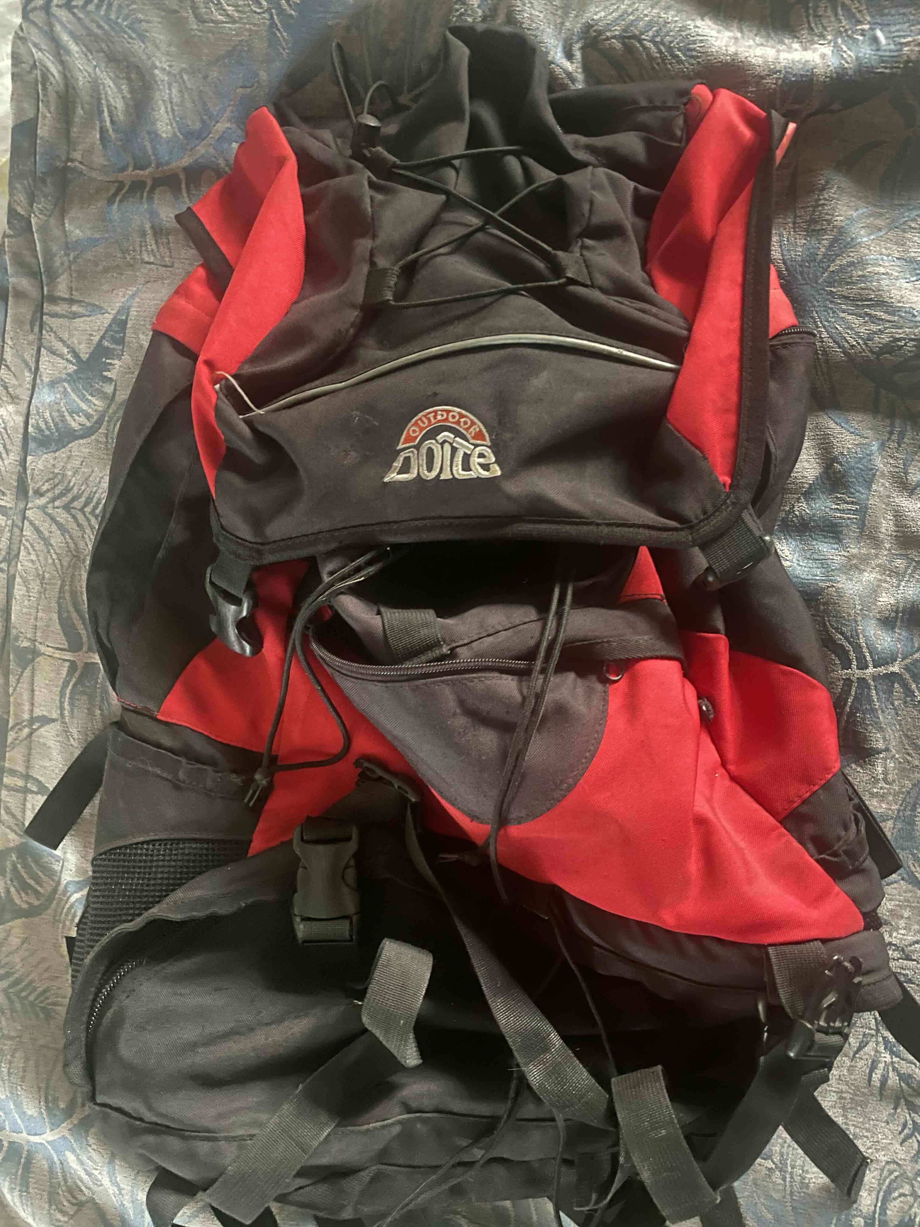 Mochila Outdoor Doite roja y negra