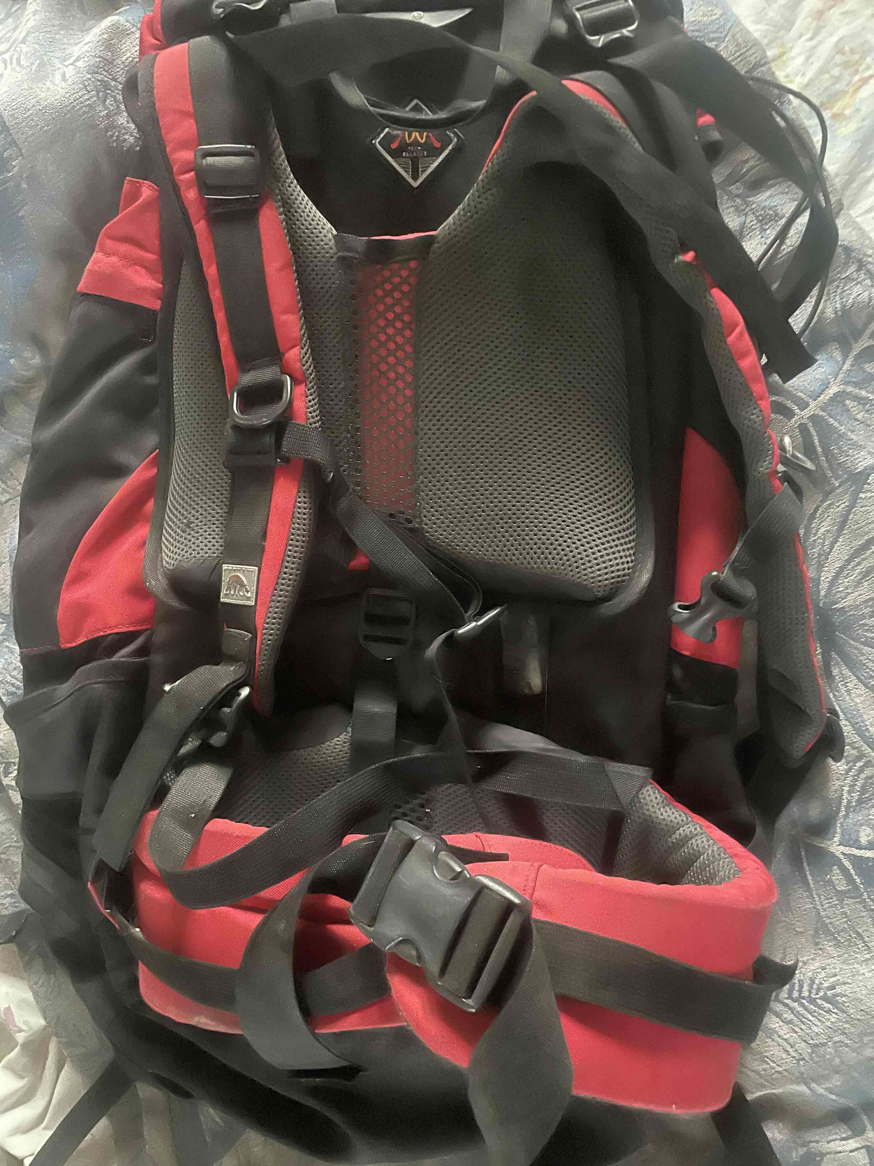 Mochila Outdoor Doite roja y negra - miniatura 2