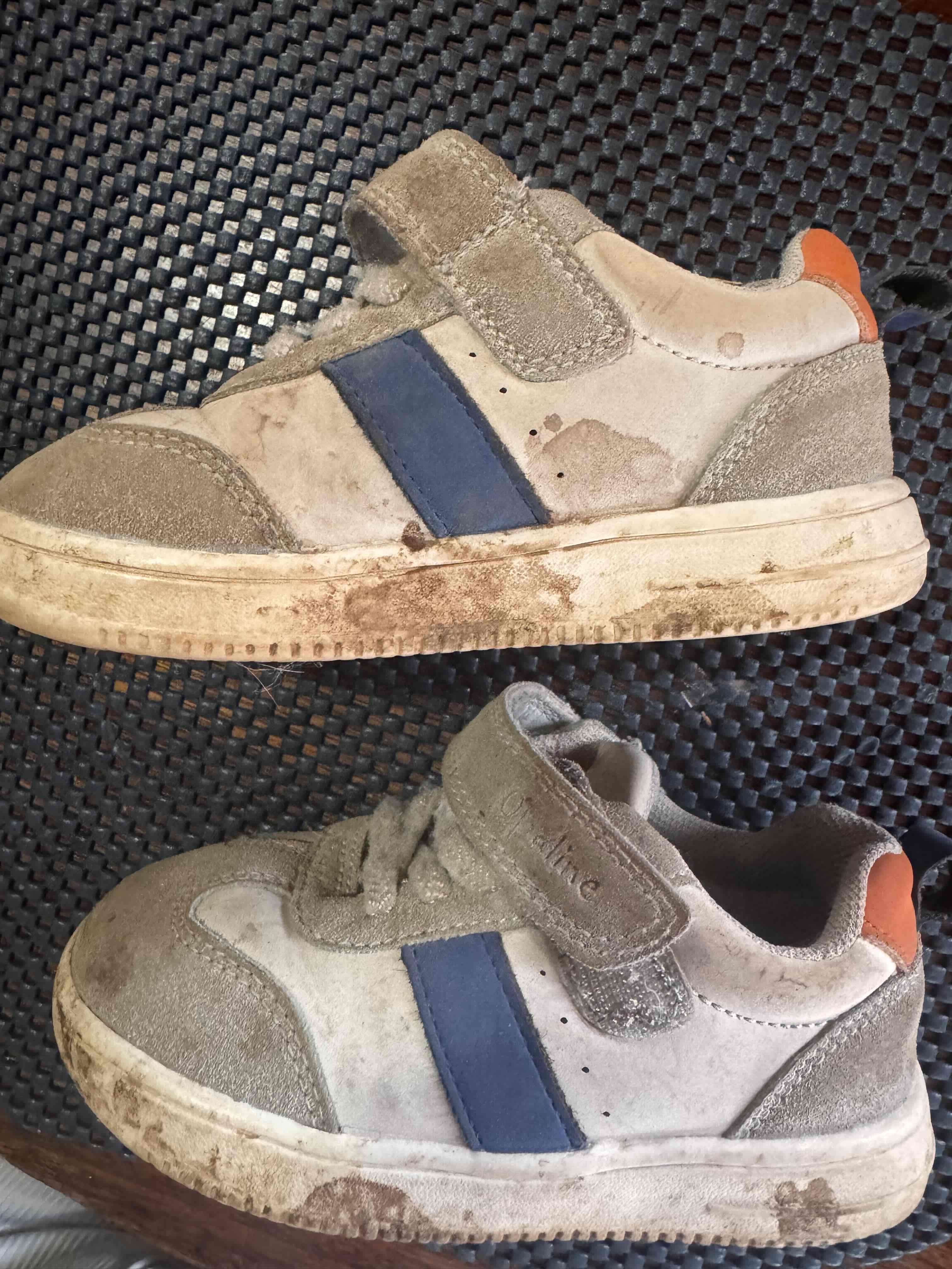 Zapatillas infantiles beige usadas - miniatura 2