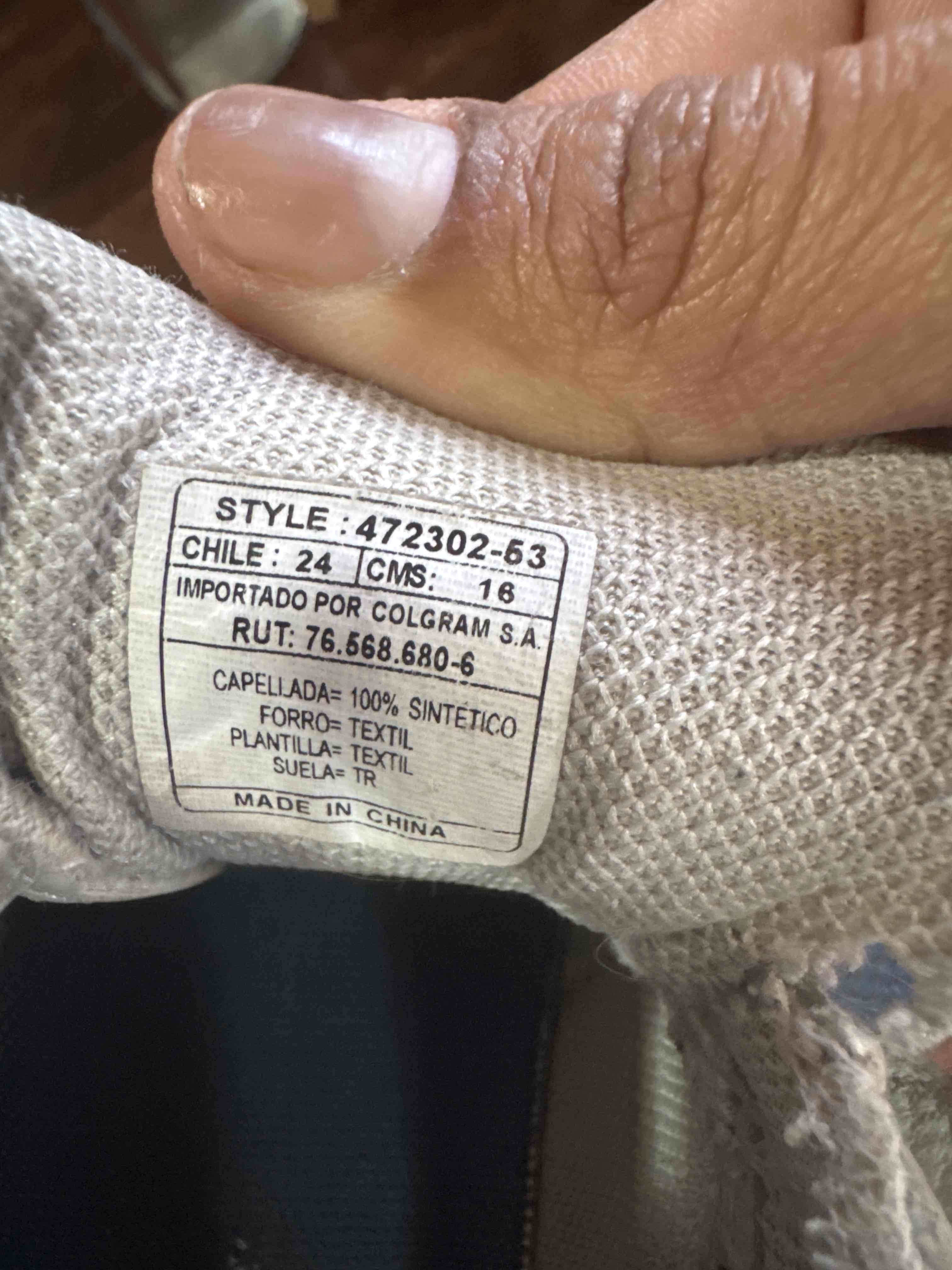 Zapatillas infantiles beige usadas - miniatura 3