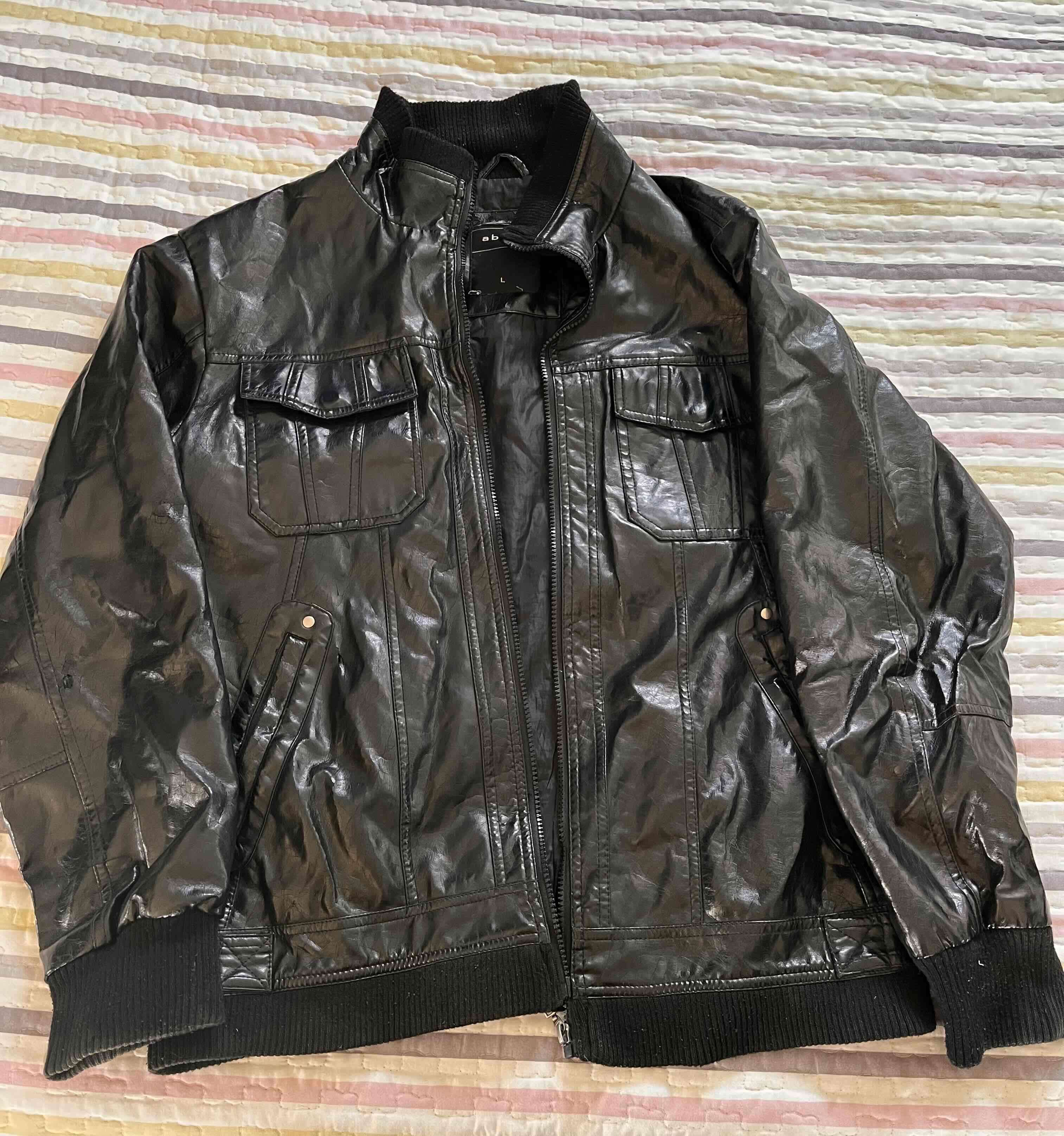 Chaqueta negra de cuero