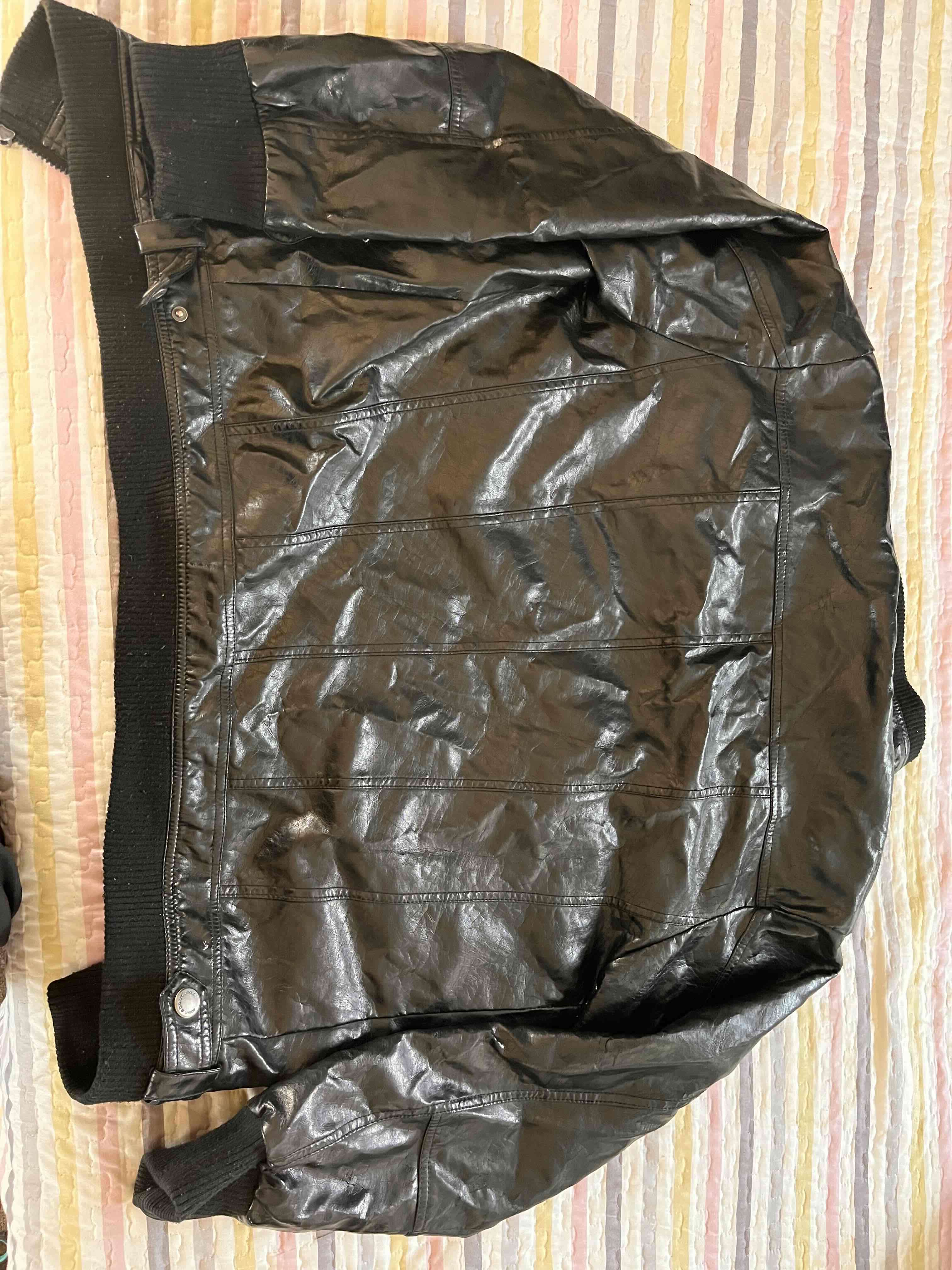 Chaqueta negra de cuero - miniatura 2