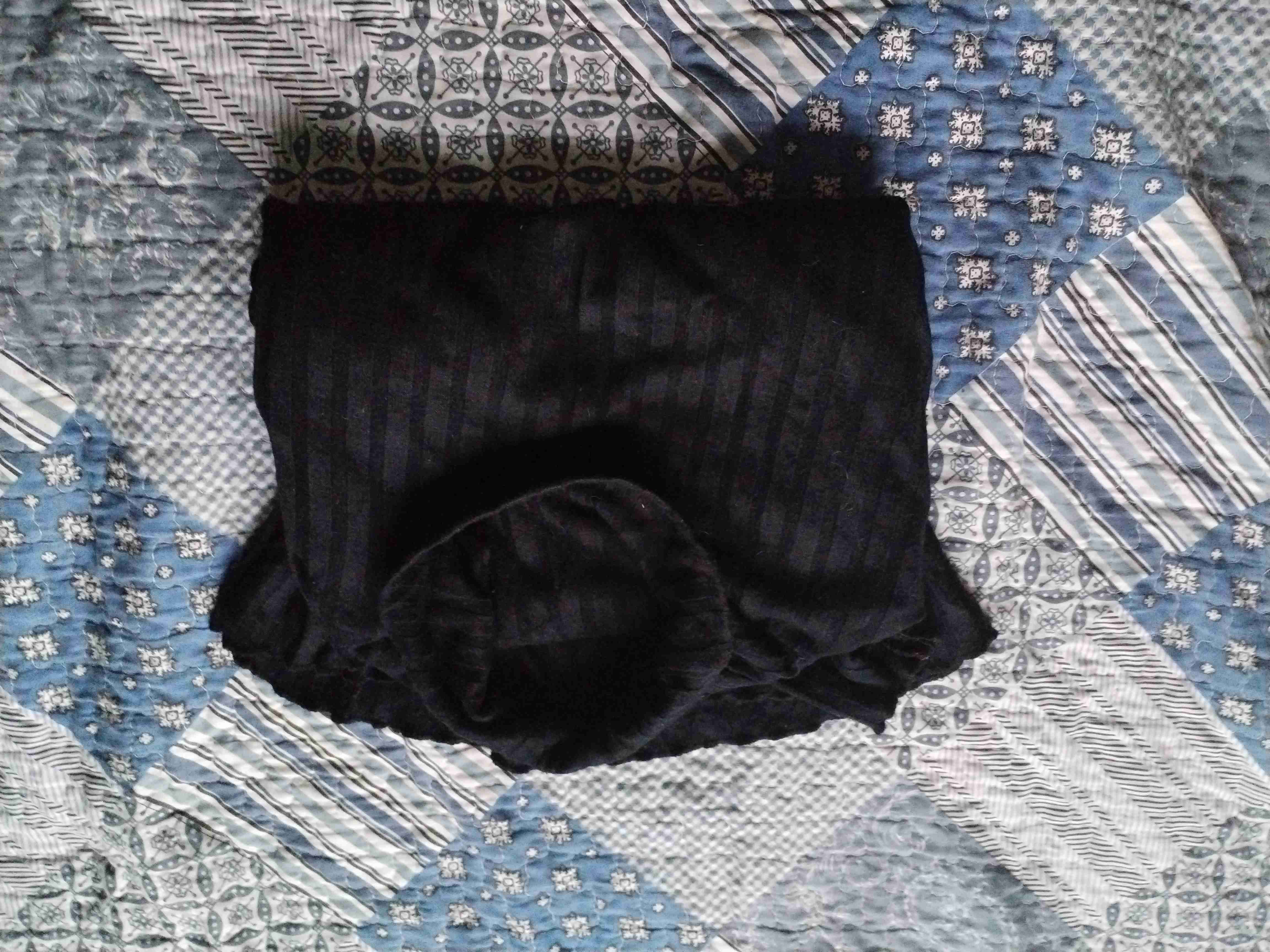 Polera negra de cuello alto - miniatura 2