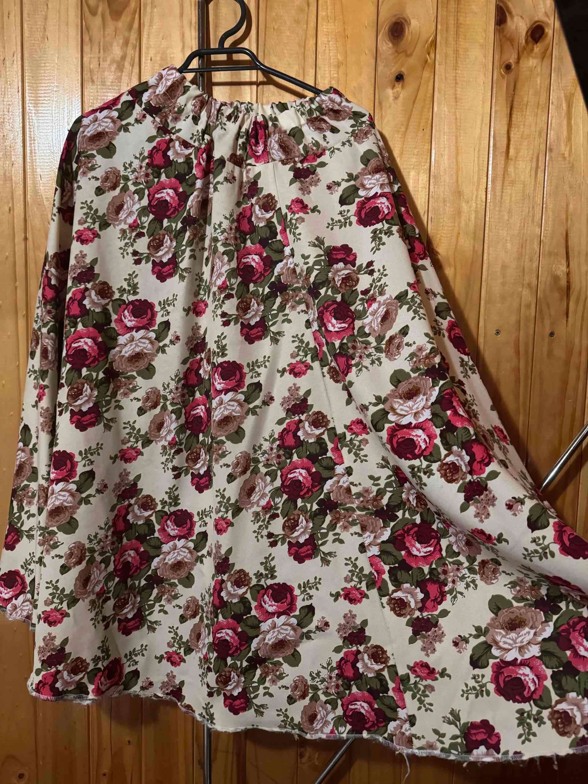 Vestido blanco con falda floral bailes escolares - miniatura 2