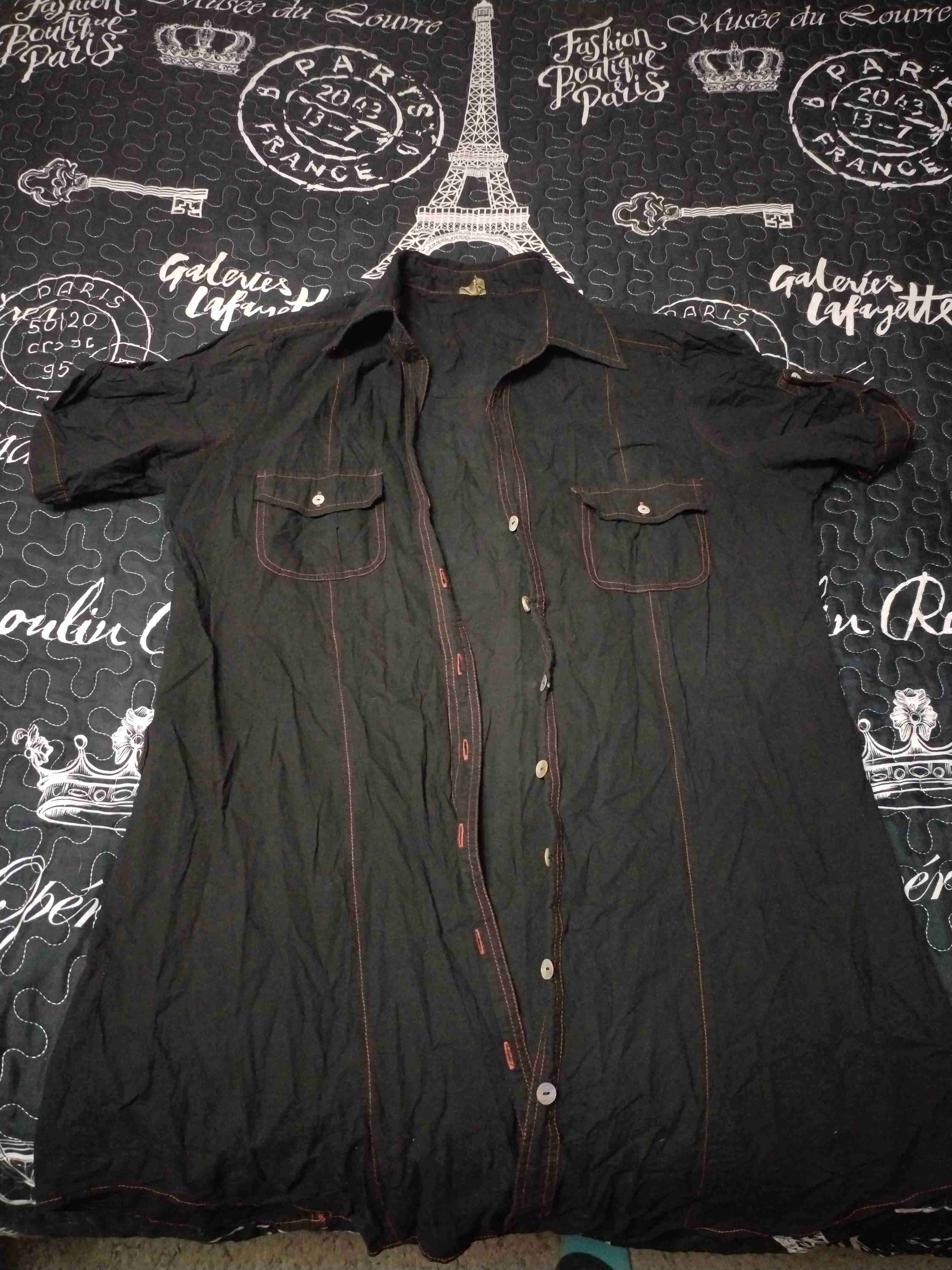 Camisa negra de manga corta