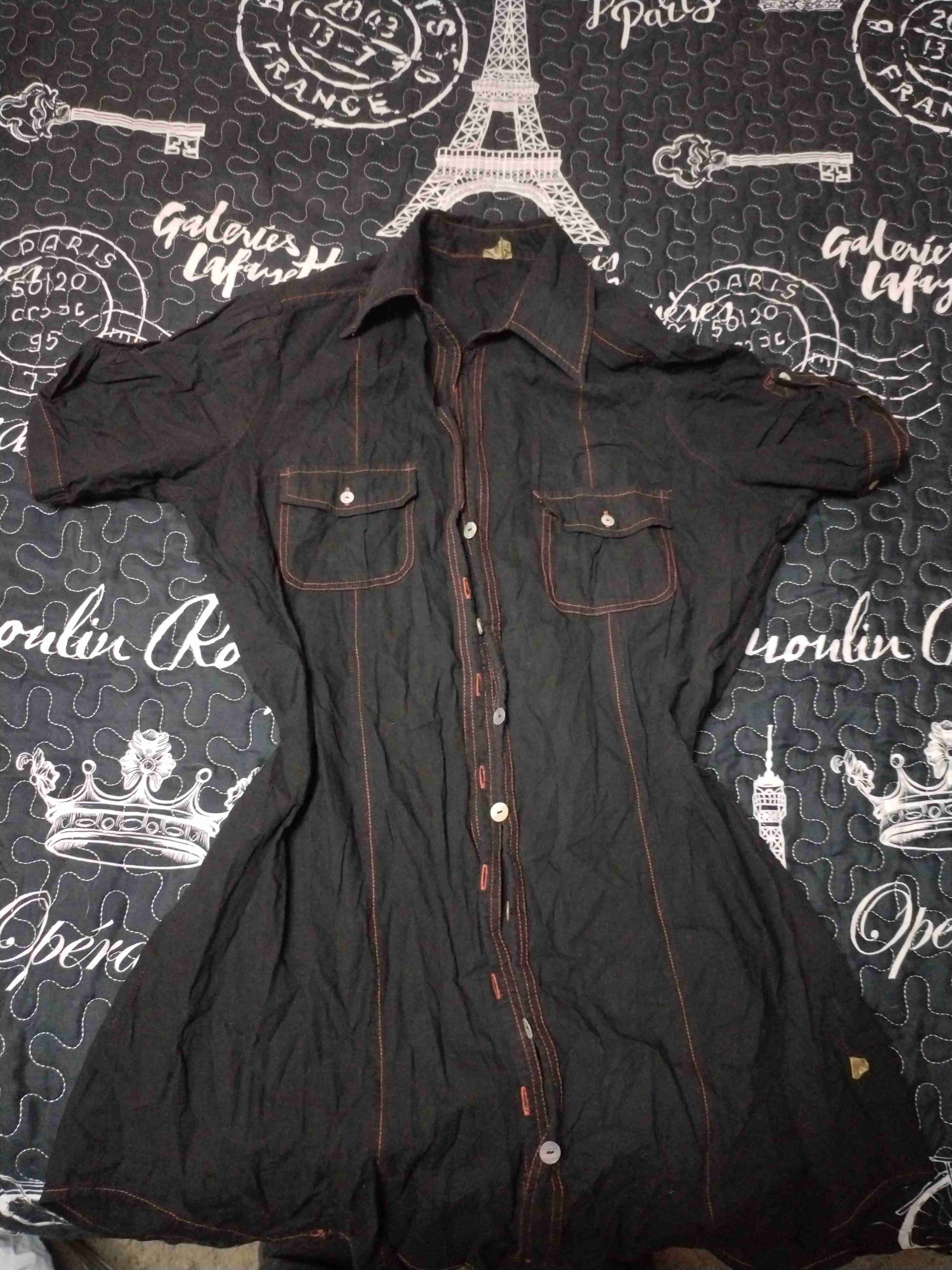 Camisa negra de manga corta - miniatura 2